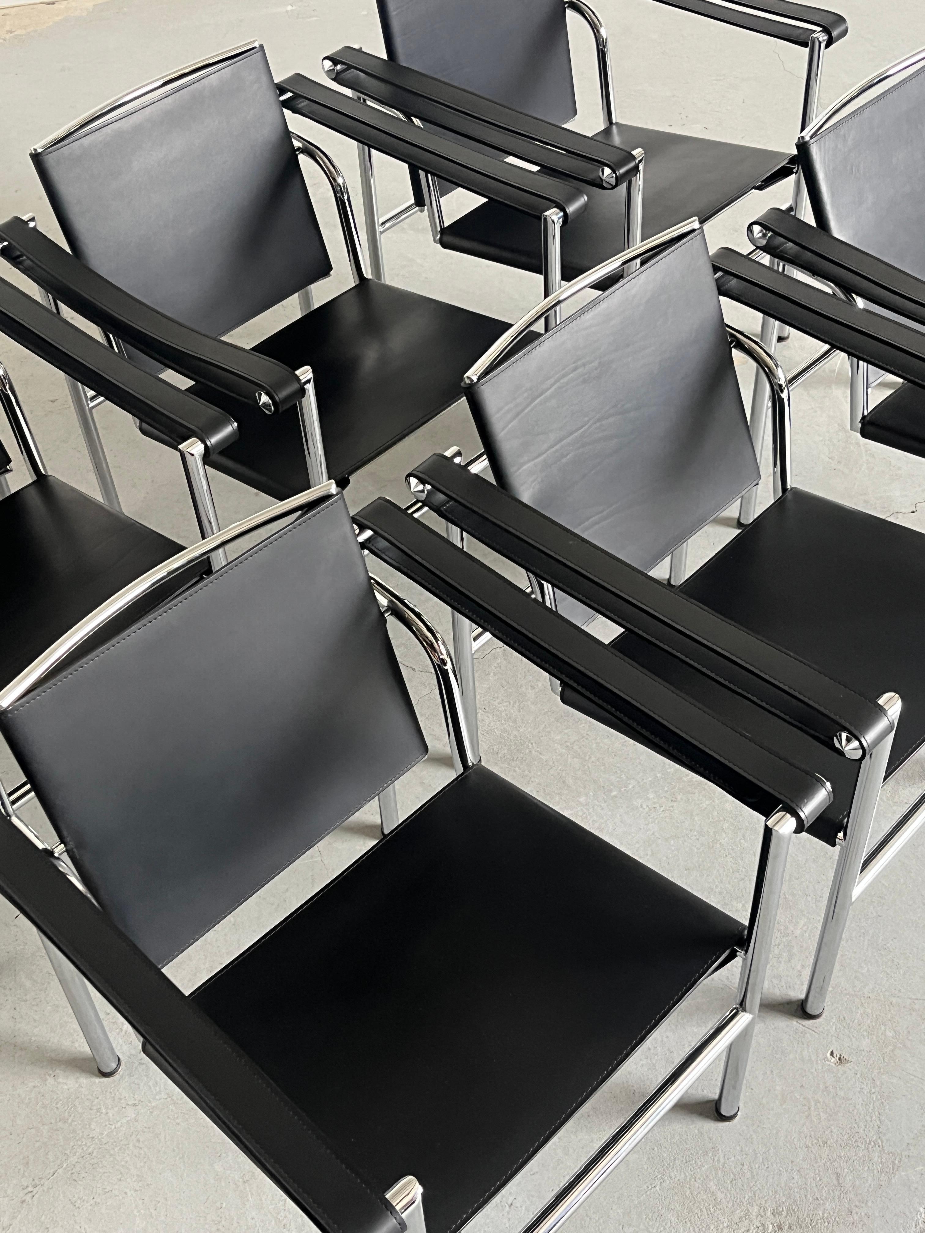 Fin du 20e siècle Chaise longue The Moderns Modernity dans le style de 'LC1' par Le Corbusier, cuir noir en vente