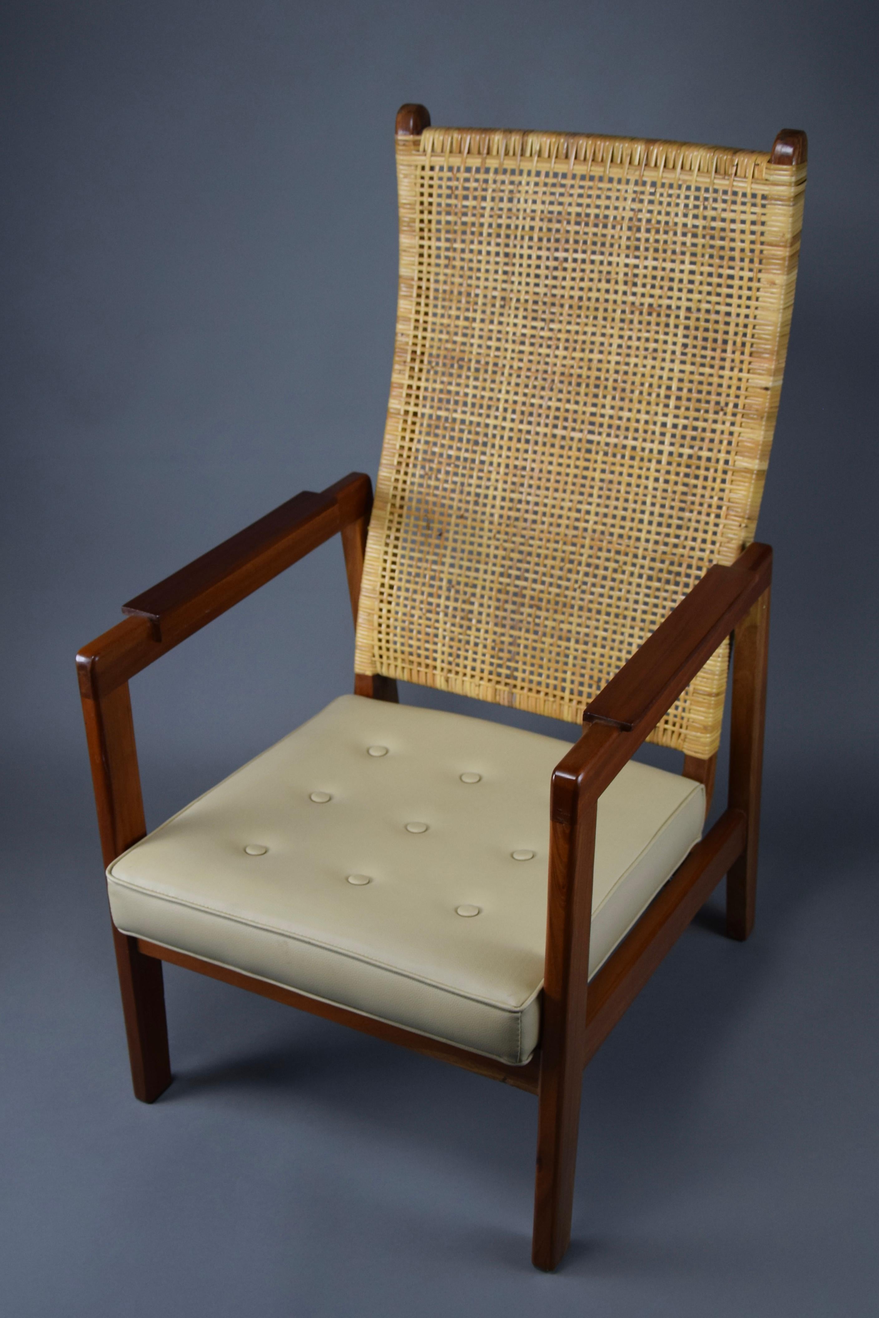 Mid-Century Modern Lounge Chair in Wood and Cane In Good Condition For Sale In Weesp, NL