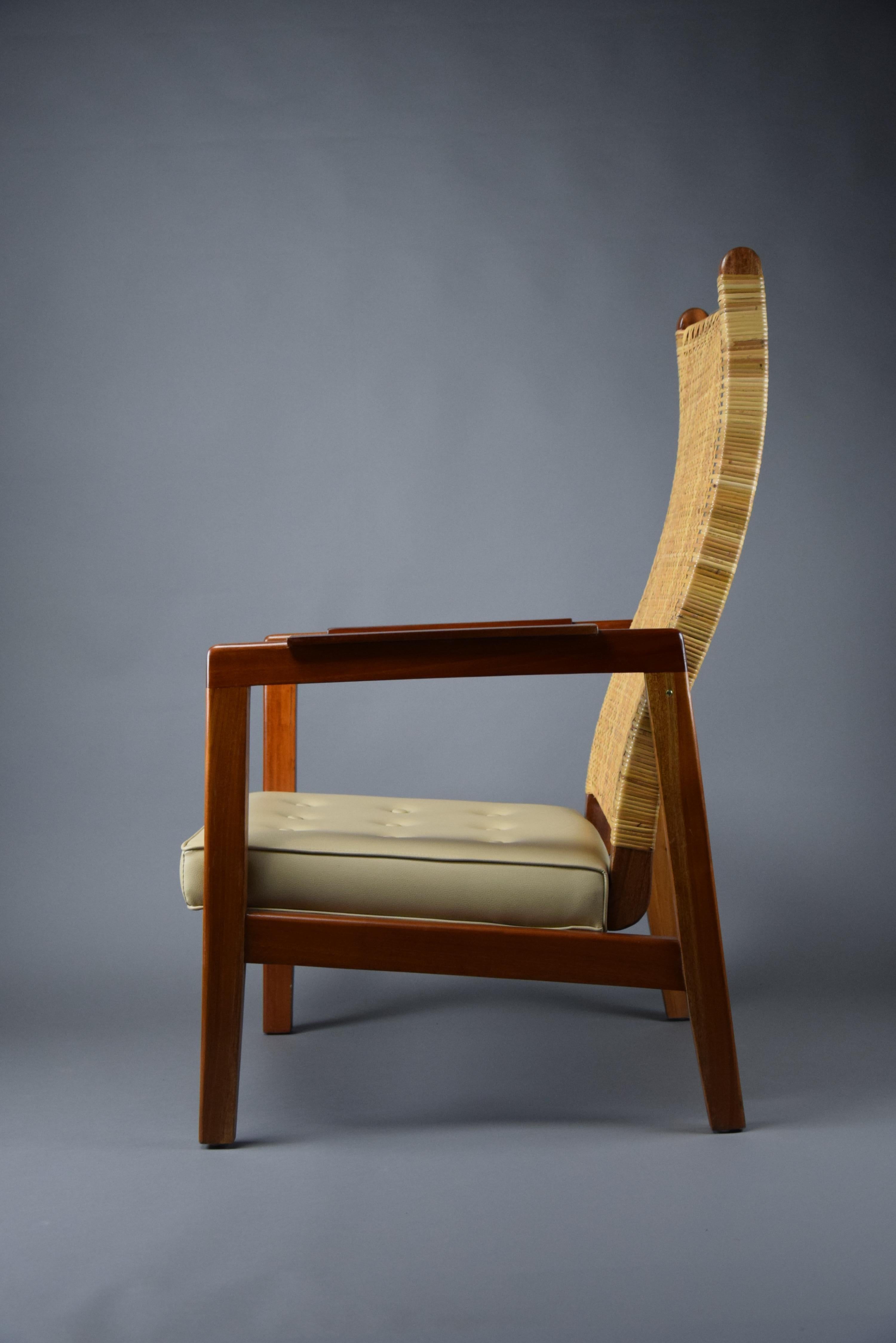 Mid-20th Century Mid-Century Modern Lounge Chair in Wood and Cane For Sale