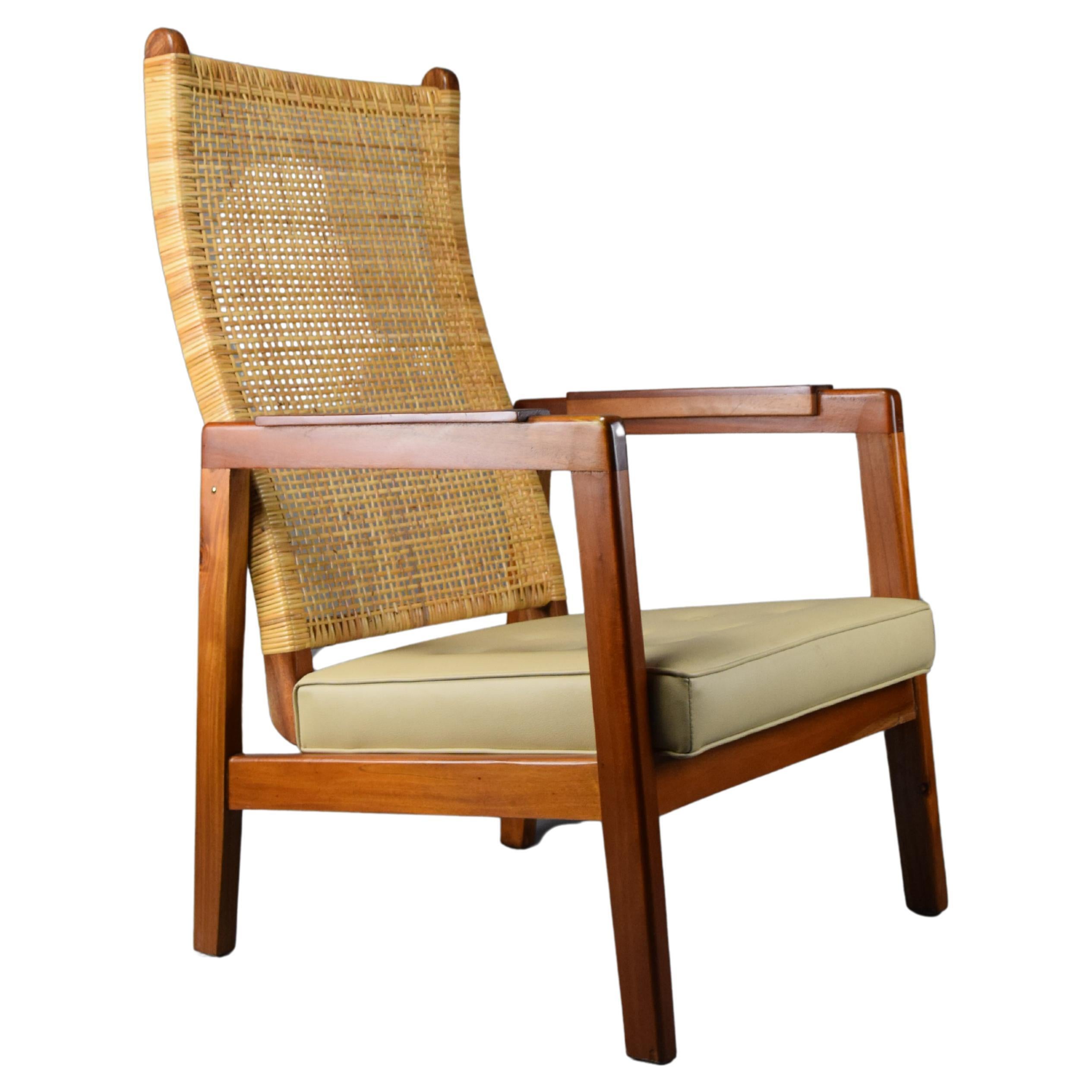 Mid-Century Modern Lounge Chair in Wood and Cane For Sale