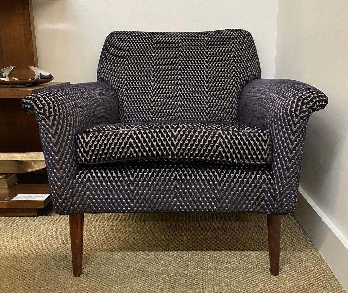 A single, newly reupholstered in Designer's Guild fabric, lounge chair, circa 1970s.
Made in the USA. Great lines, scale and construction.