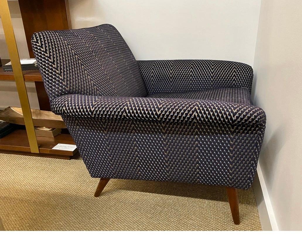 Mid-Century Modern Lounge Chair Newly Reupholstered In Good Condition In West Hartford, CT