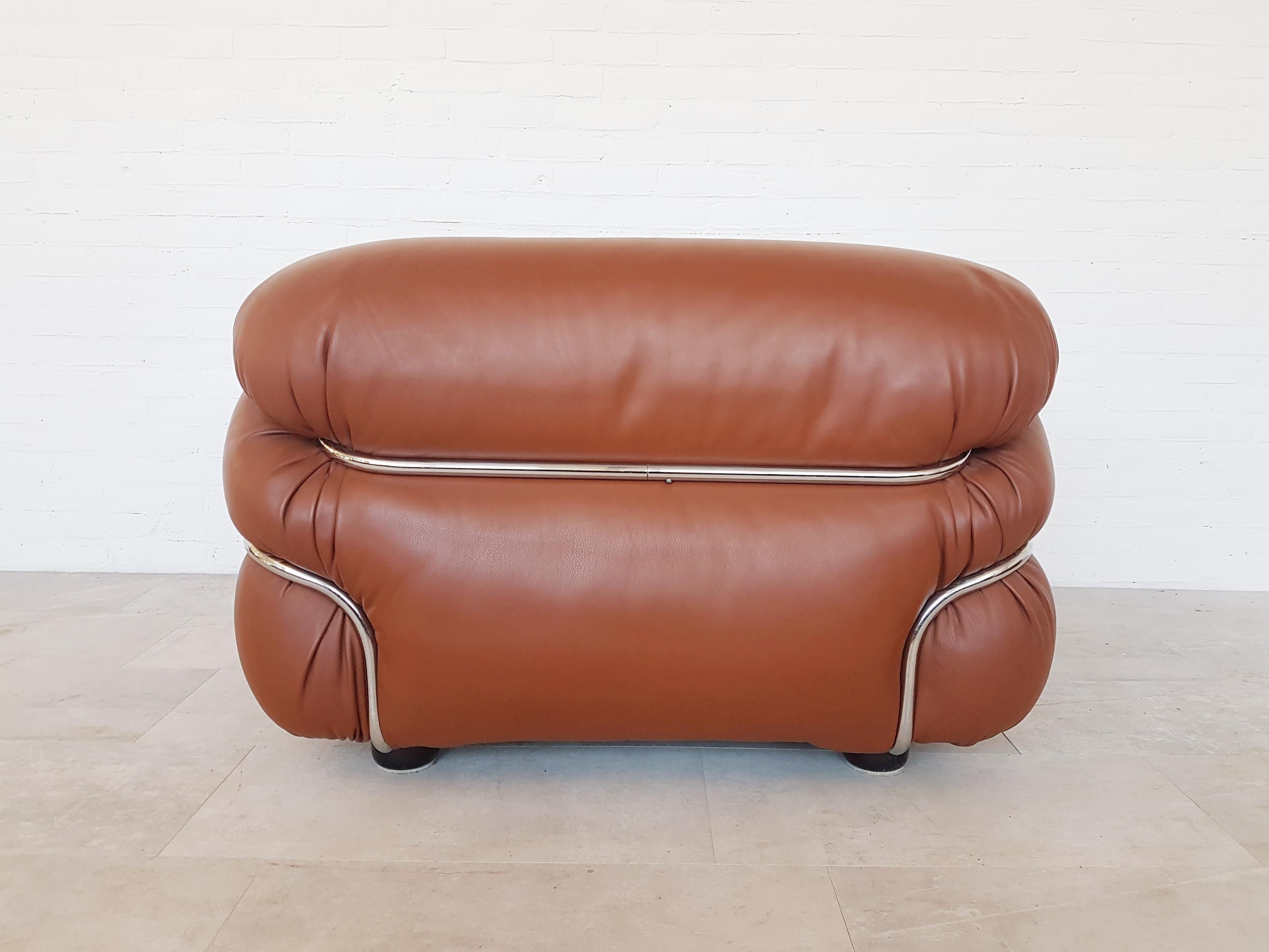 Gianfranco Frattini designed this awesome Space Age piece in the 1970s for Cassina. A club chair in cognac / whiskey colored leather and a chrome frame. Would fit well in a mad men inspired interior.




  