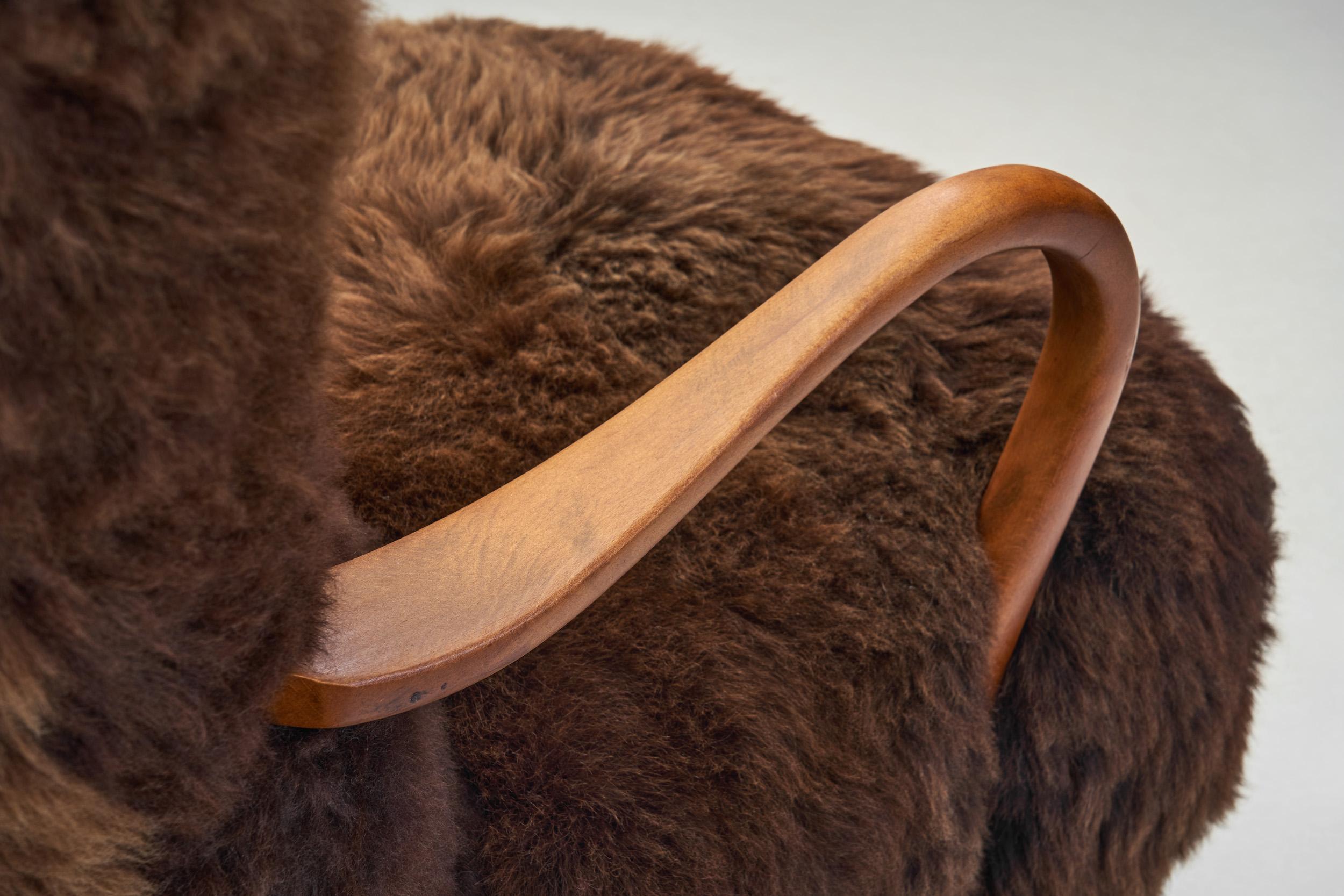Mid-Century Modern Lounge Chair Upholstered in Sheepskin, Europe 20th Century 7
