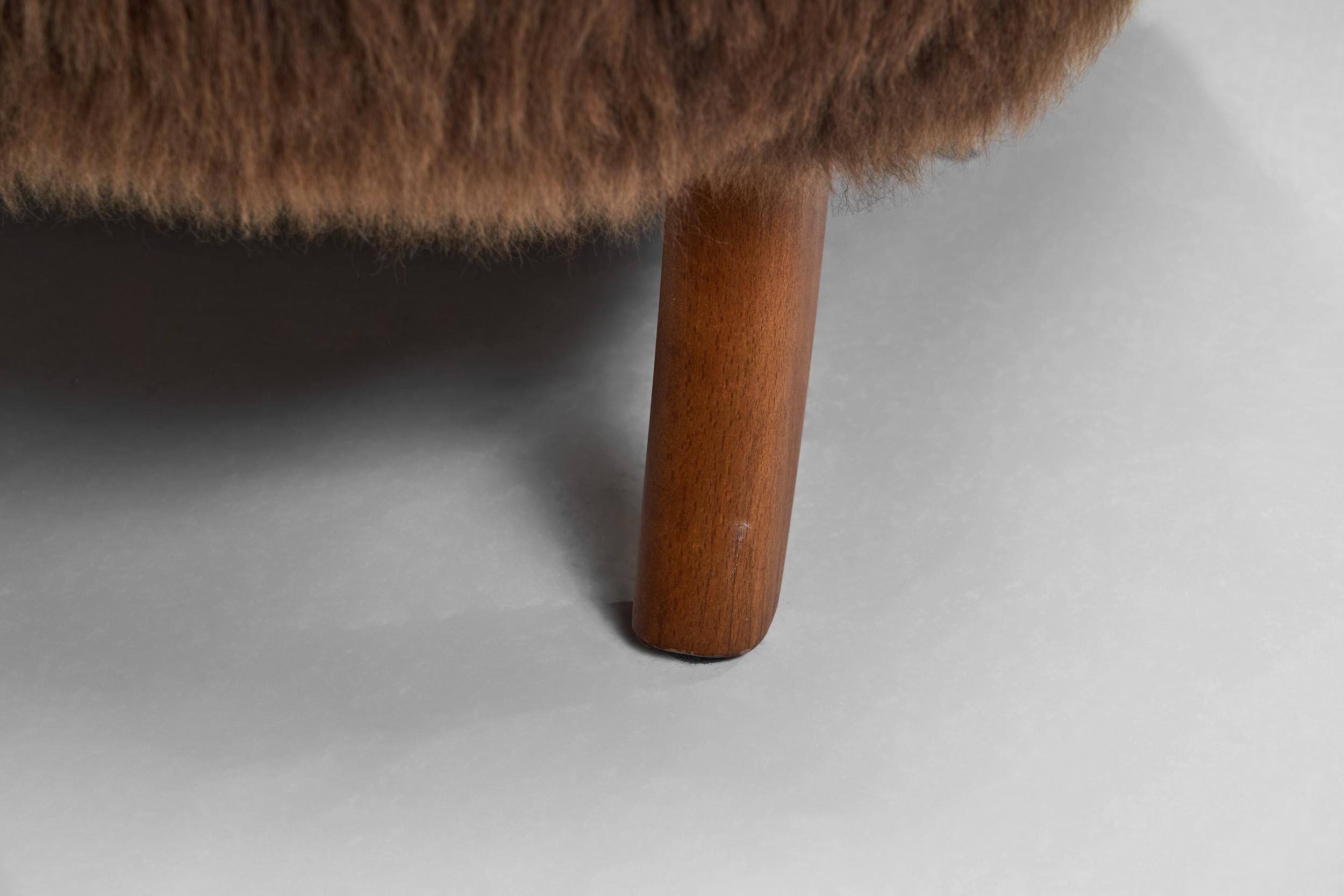 Mid-Century Modern Lounge Chair Upholstered in Sheepskin, Europe 20th Century 10