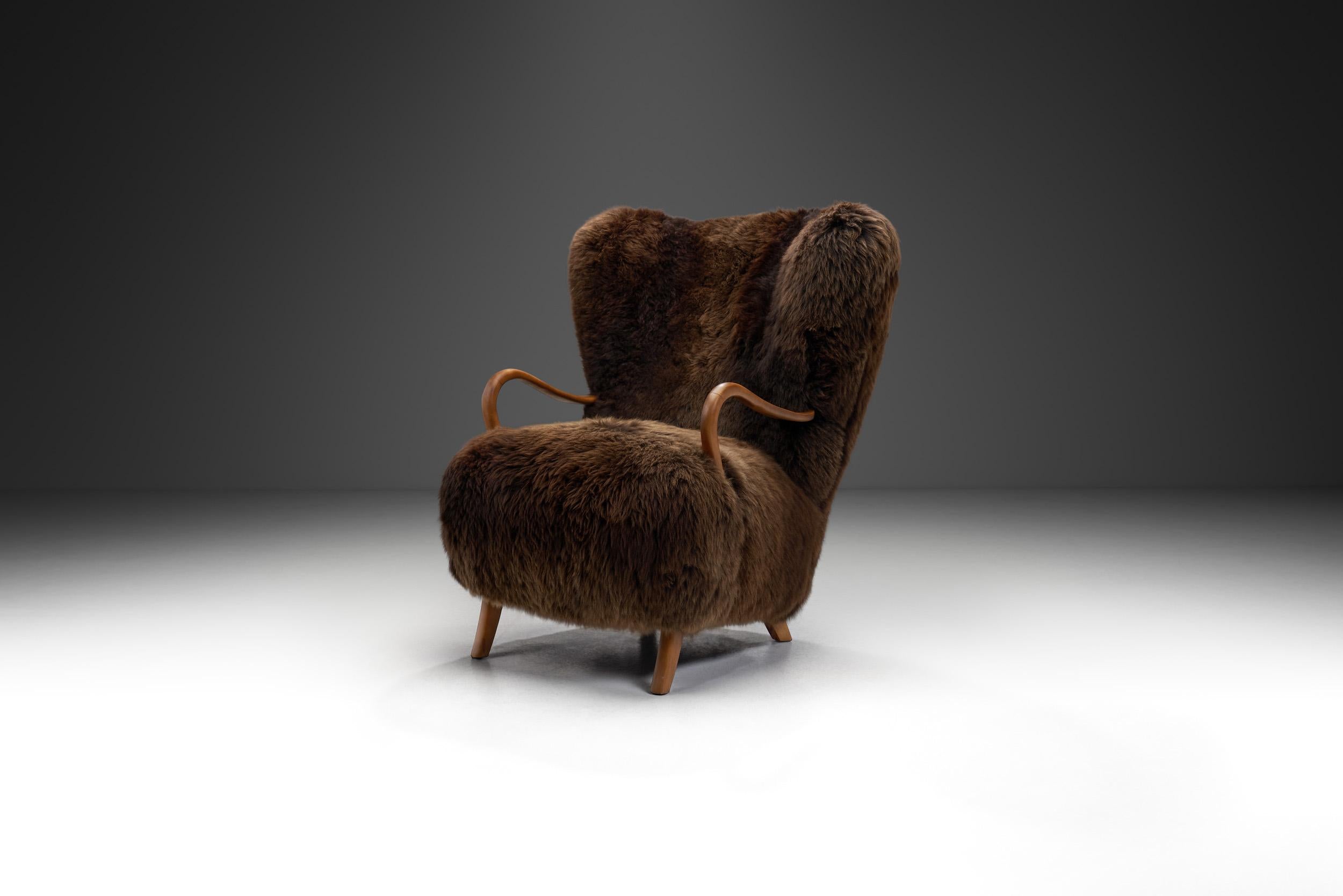 Mid-century modern is a style that bloomed in the mid-20th century, defined by sleek and functional furniture in natural materials. It remains one of the most appreciated interior styles, and the design pieces from this period are some of the most