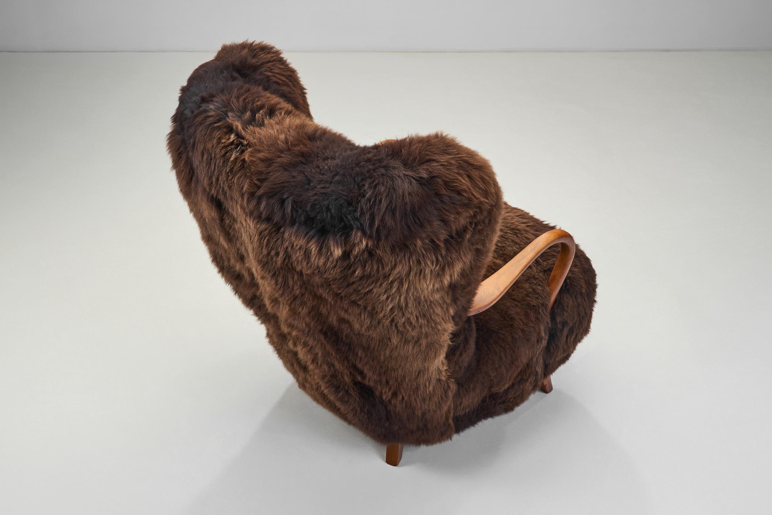 Mid-Century Modern Lounge Chair Upholstered in Sheepskin, Europe 20th Century 2