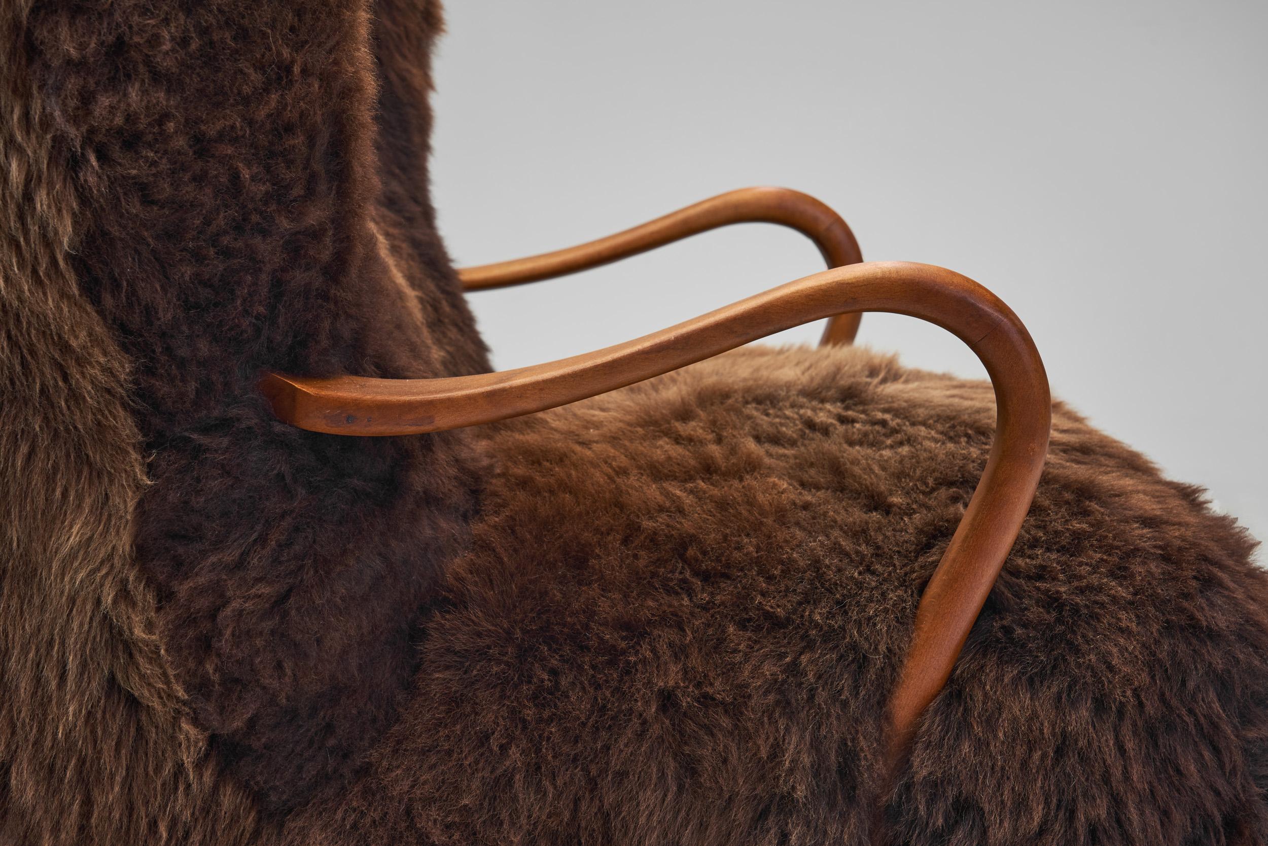 Mid-Century Modern Lounge Chair Upholstered in Sheepskin, Europe 20th Century 5