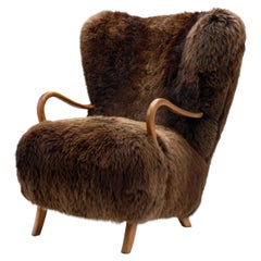 Mid-Century Modern Lounge Chair Upholstered in Sheepskin, Europe 20th Century