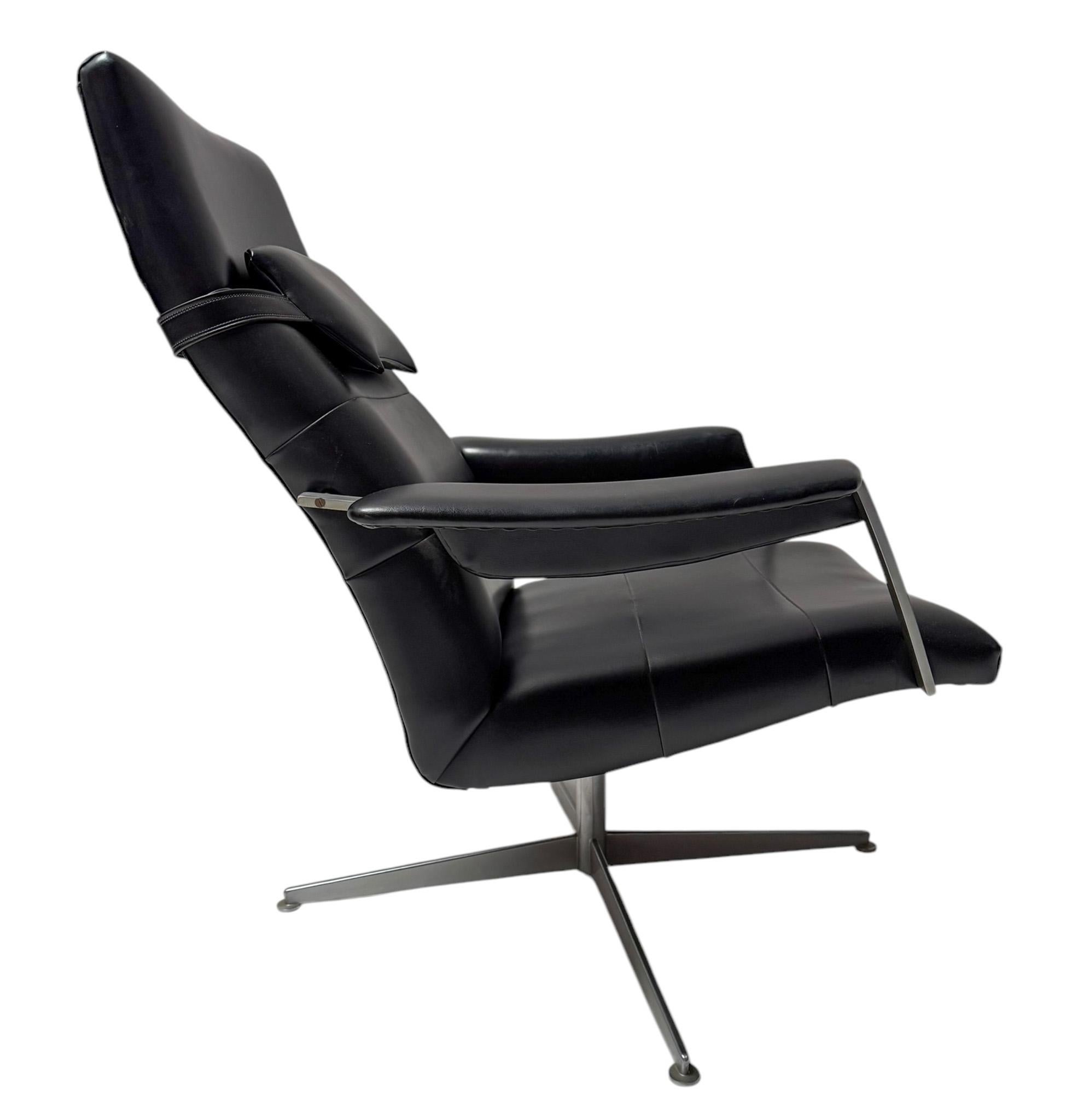 Mid-Century Modern Lounge Chair with Black Faux Leather, 1970s In Good Condition For Sale In Amsterdam, NL