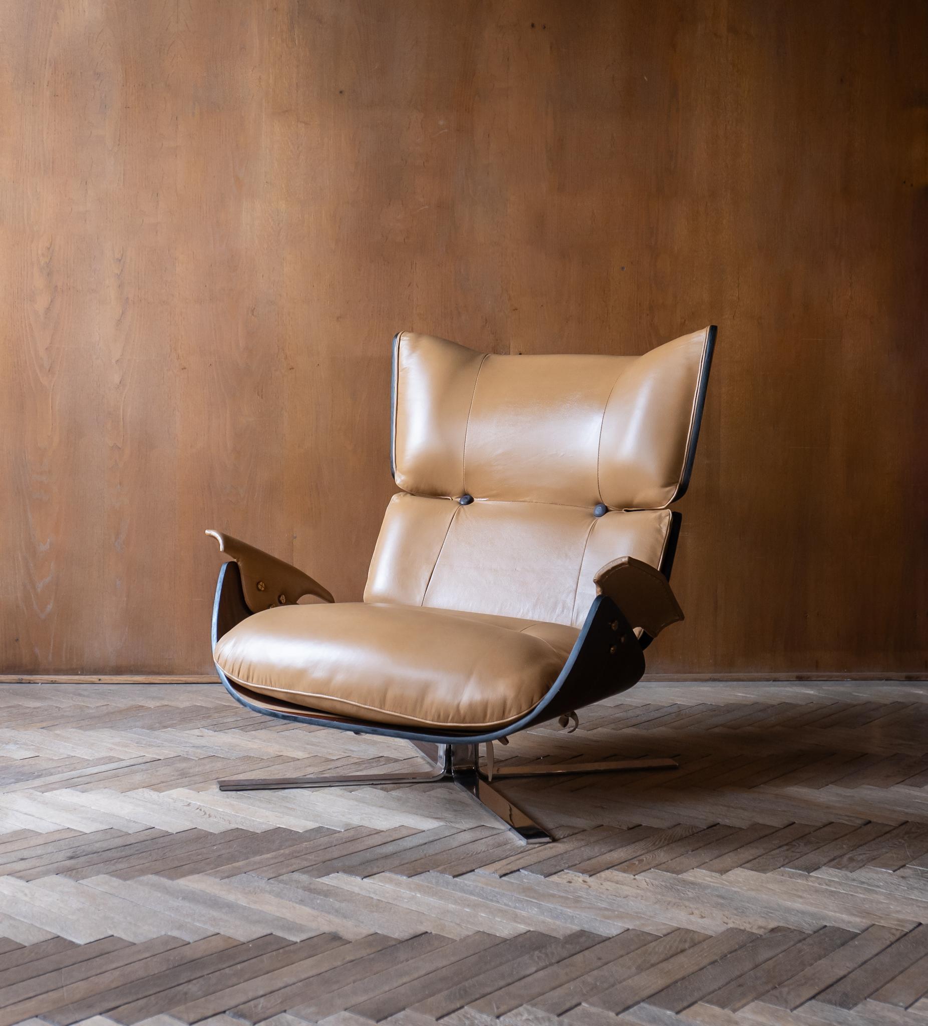 Brazilian Mid-Century Modern Lounge Chair with Ottoman by Jorge Zalszupin, Brazil 1960s
