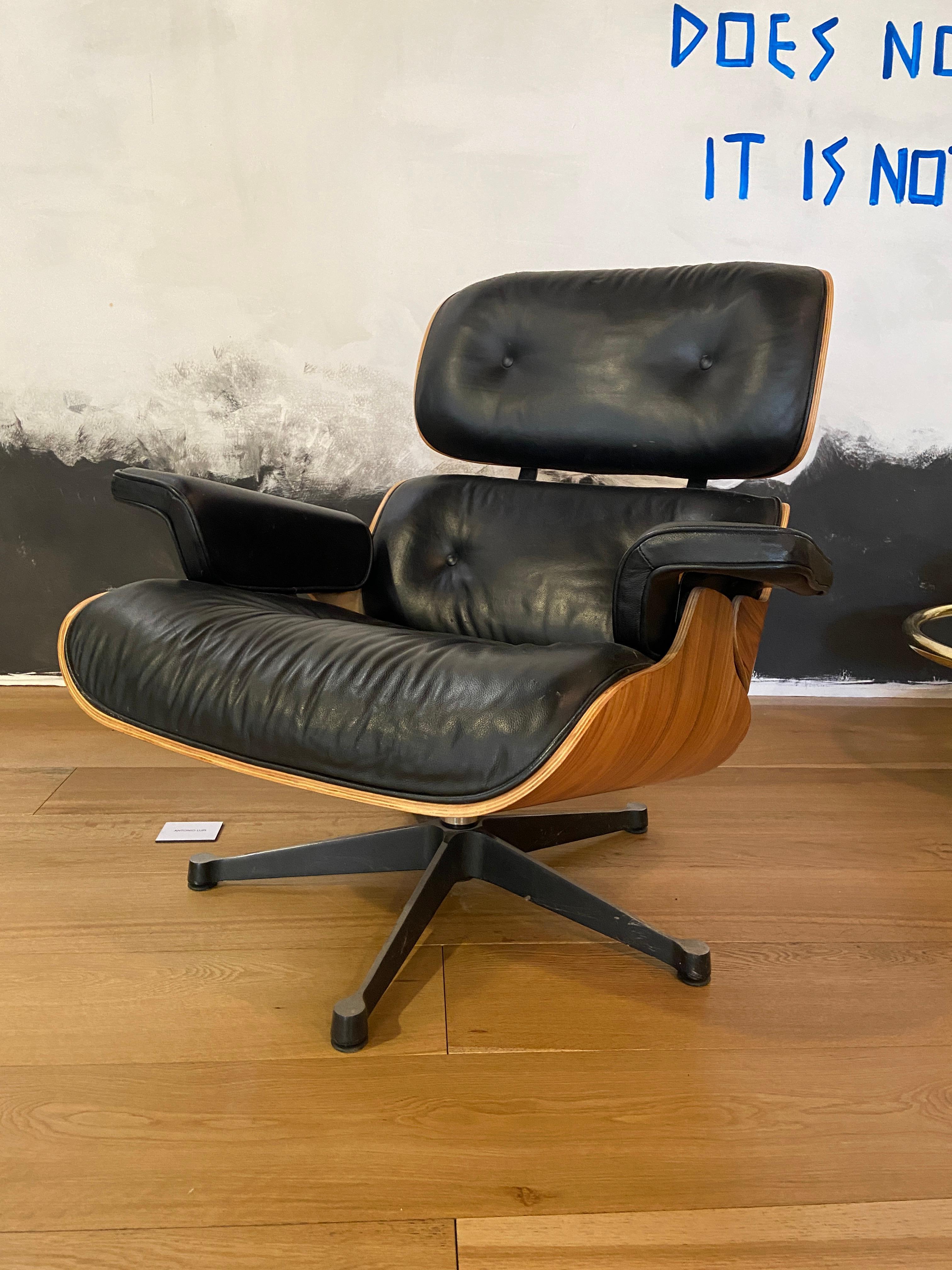 Mid-Century Modern Lounge Chair with Ottoman in the Style of Charles Eames 1970s In Good Condition In Prato, IT