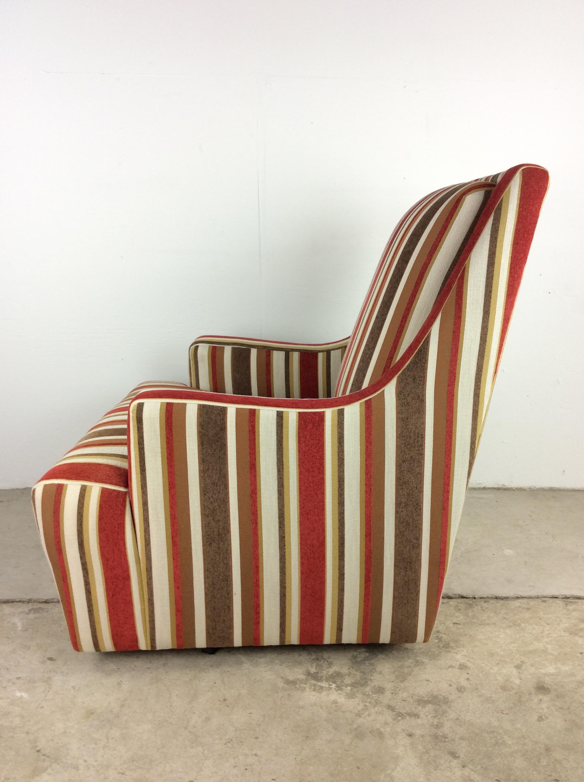 Mid Century Modern Lounge Chair with Swivel Base 4