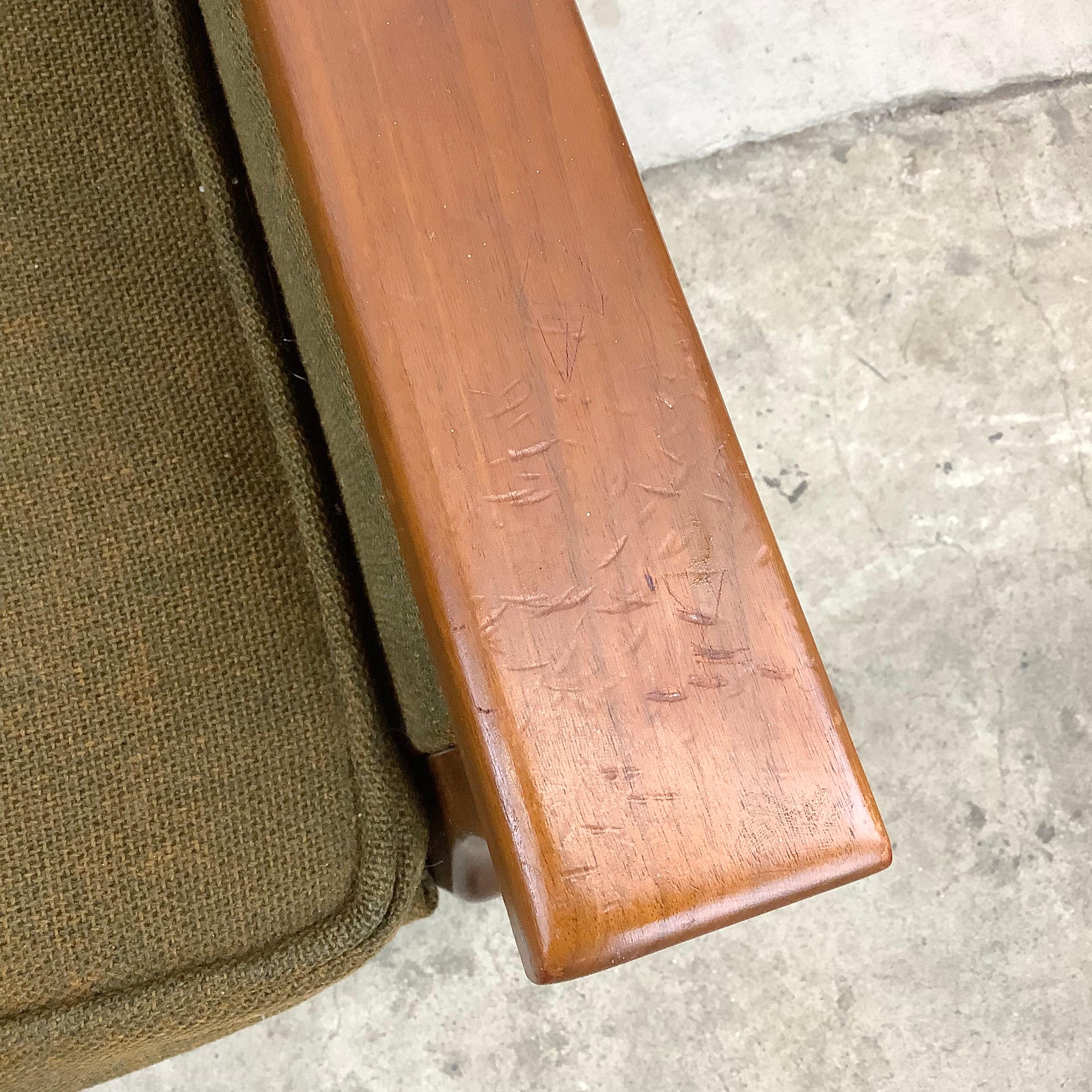 Mid-Century Modern Lounge Chair With walnut arms For Sale 10