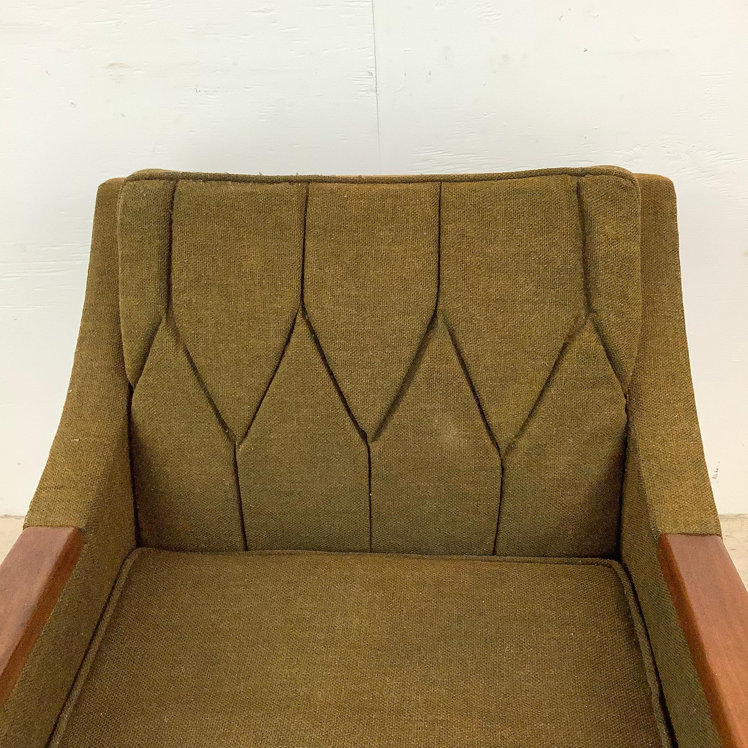 Mid-Century Modern Lounge Chair With walnut arms For Sale 12