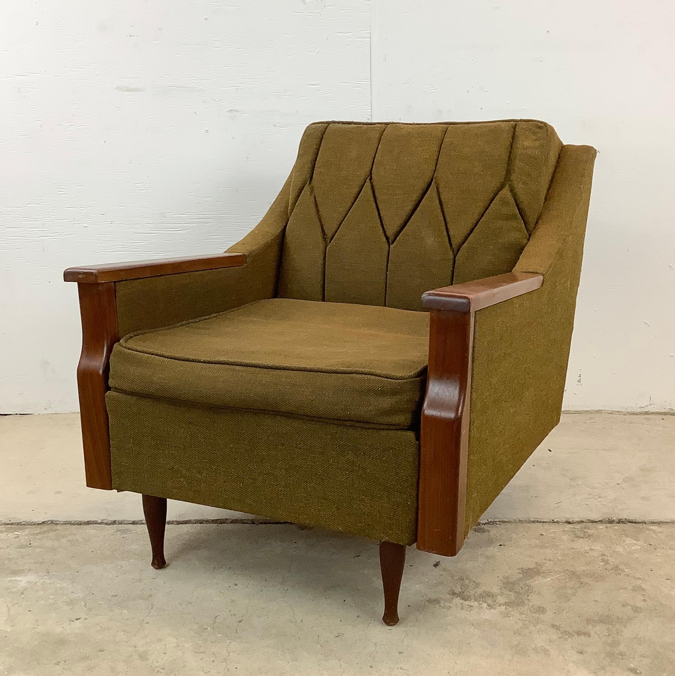 Unknown Mid-Century Modern Lounge Chair With walnut arms For Sale