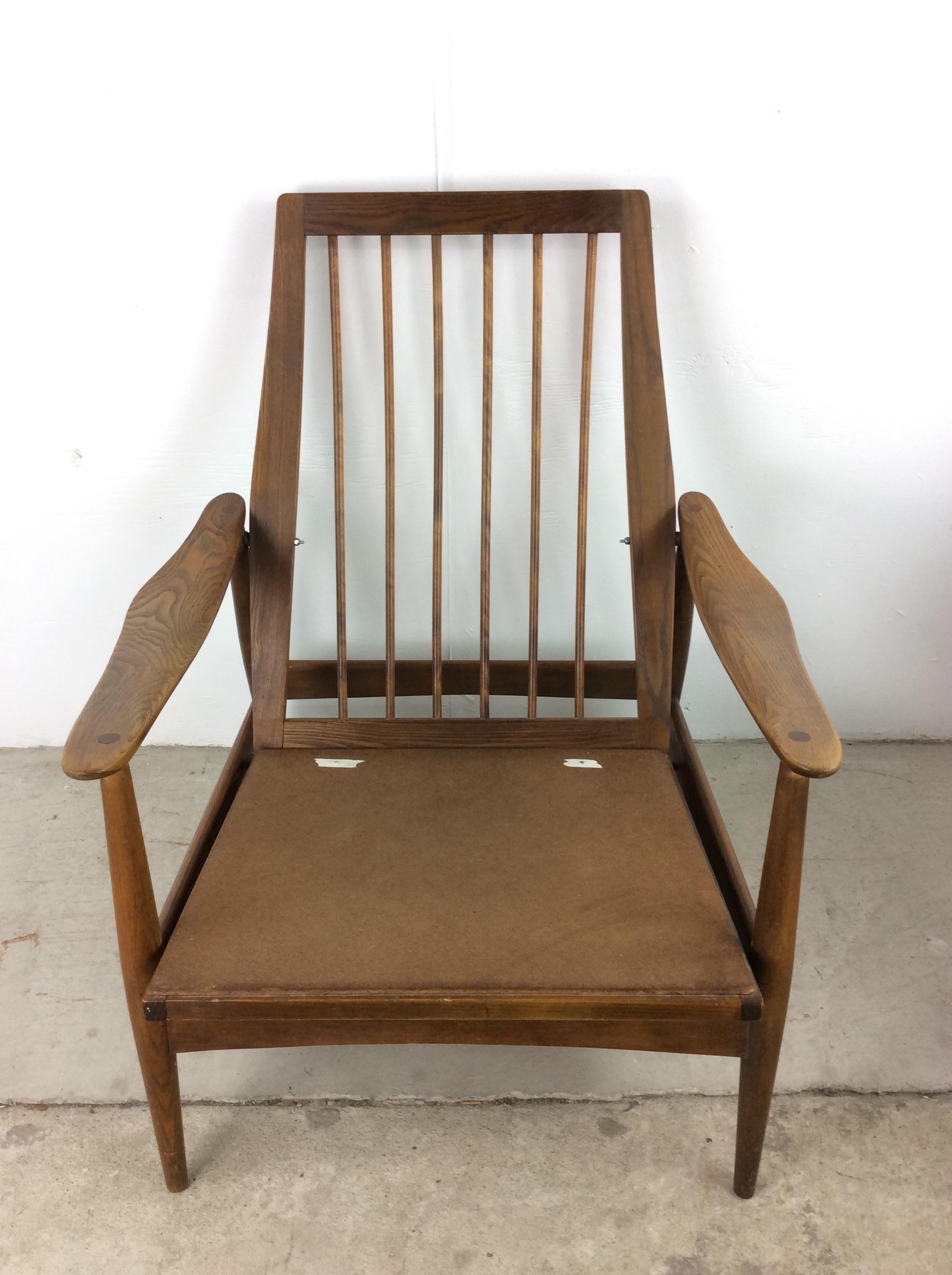 20th Century Mid Century Modern Lounge Chair with Wood Frame & Removable Cushions For Sale