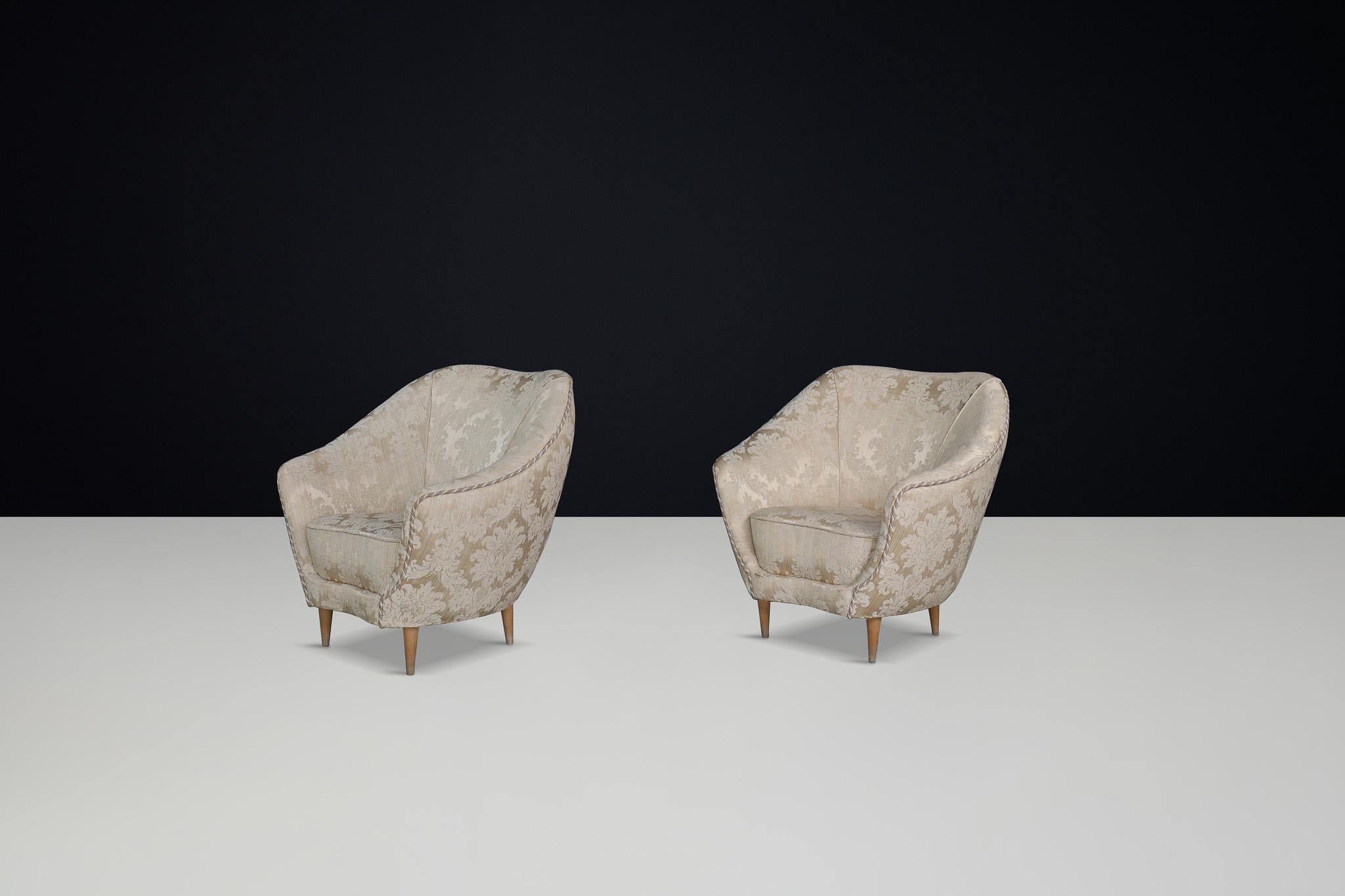Italian Mid-Century Modern Lounge Chairs by Federico Munari in Original Upholstery For Sale