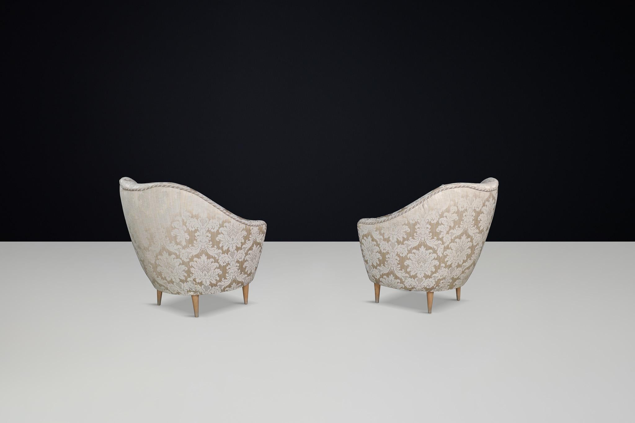 Wood Mid-Century Modern Lounge Chairs by Federico Munari in Original Upholstery For Sale