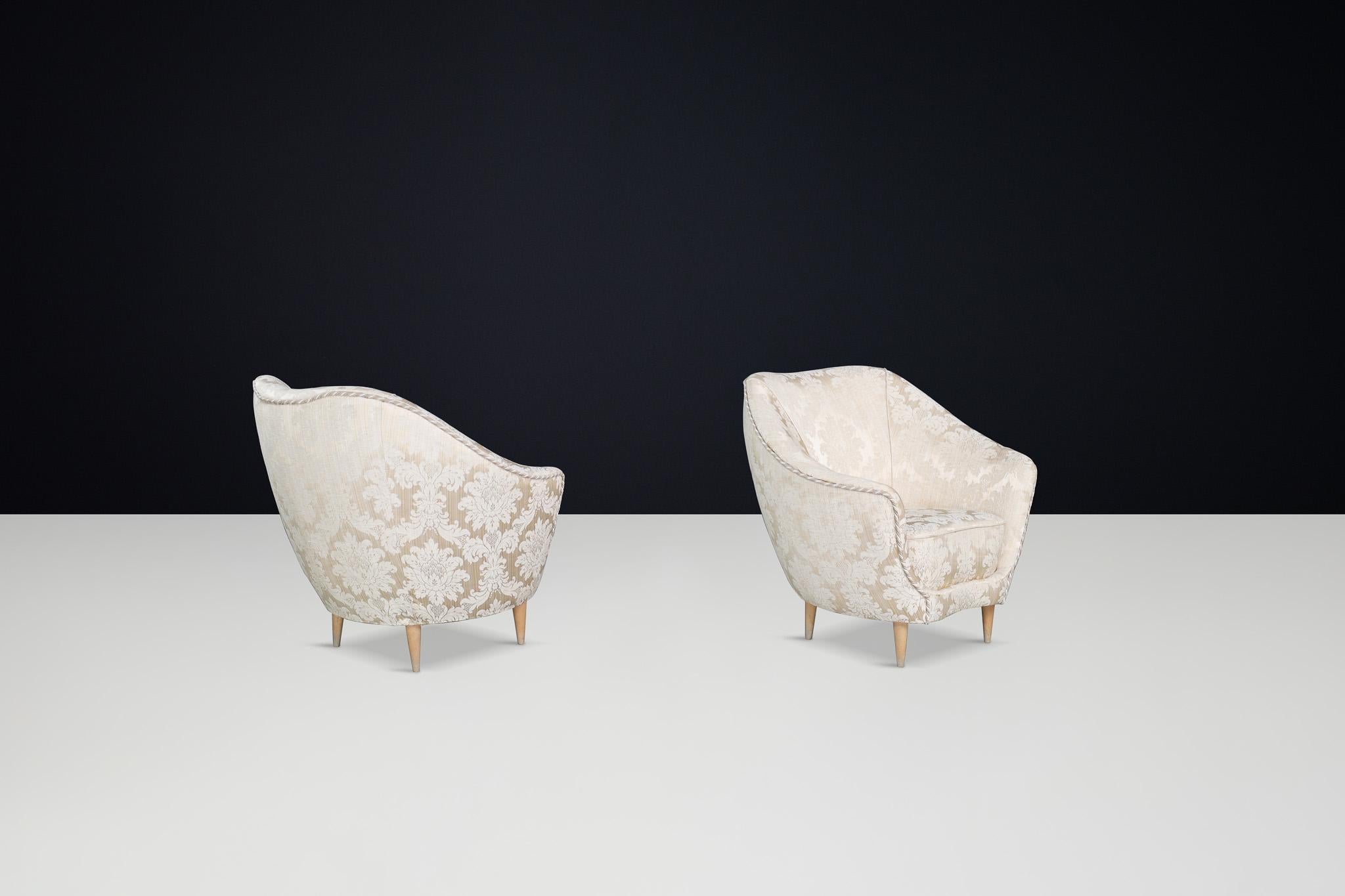 Mid-Century Modern Lounge Chairs by Federico Munari in Original Upholstery For Sale 1