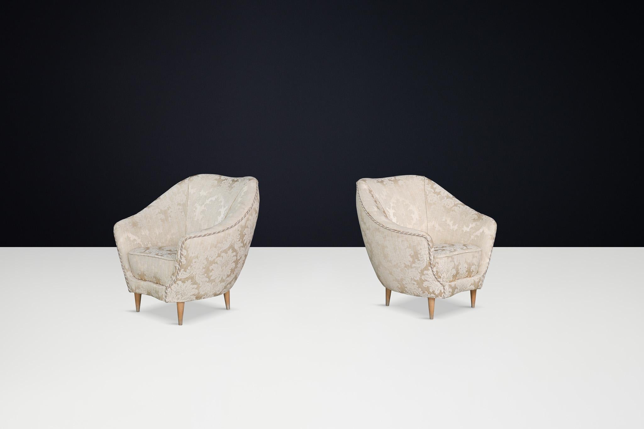 Mid-Century Modern Lounge Chairs by Federico Munari in Original Upholstery For Sale 2