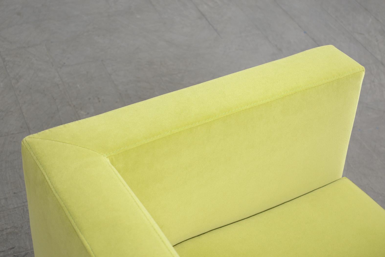 Fabric Modern Green Velvet Lounge Chairs: Vintage Elegance Meets Contemporary Comfort