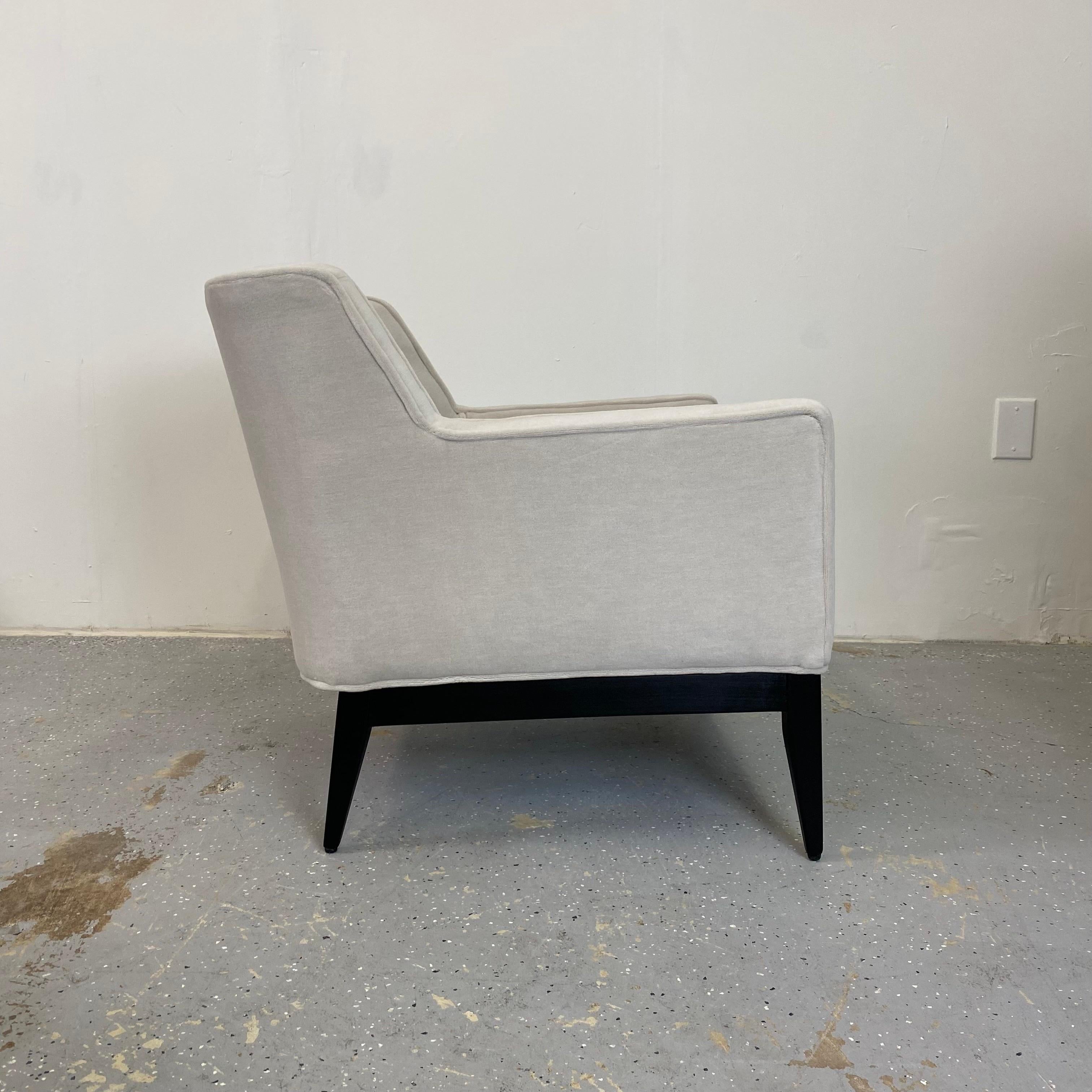 North American Mid-Century Modern Lounge Chairs For Sale