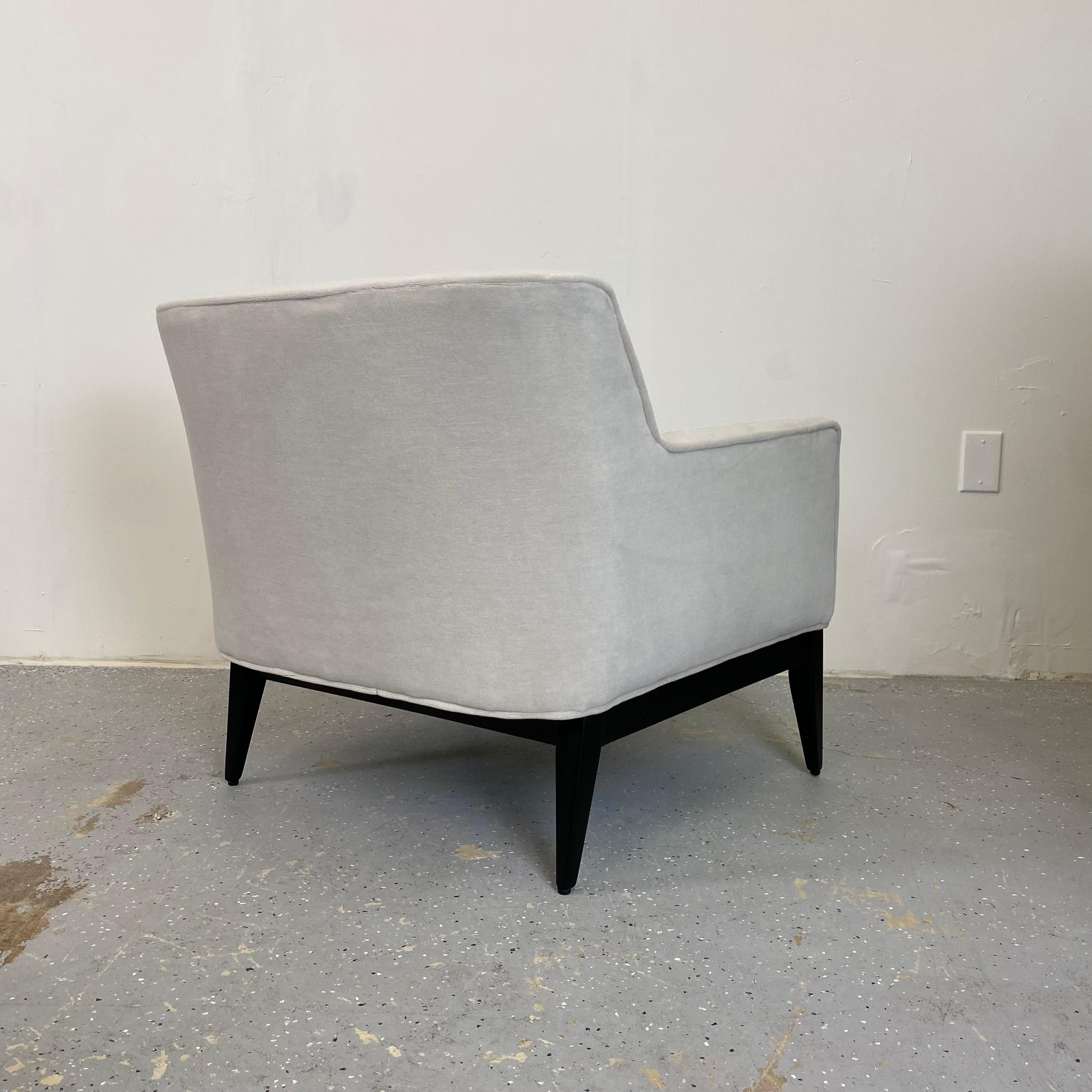 Mid-Century Modern Lounge Chairs In Excellent Condition For Sale In Raleigh, NC