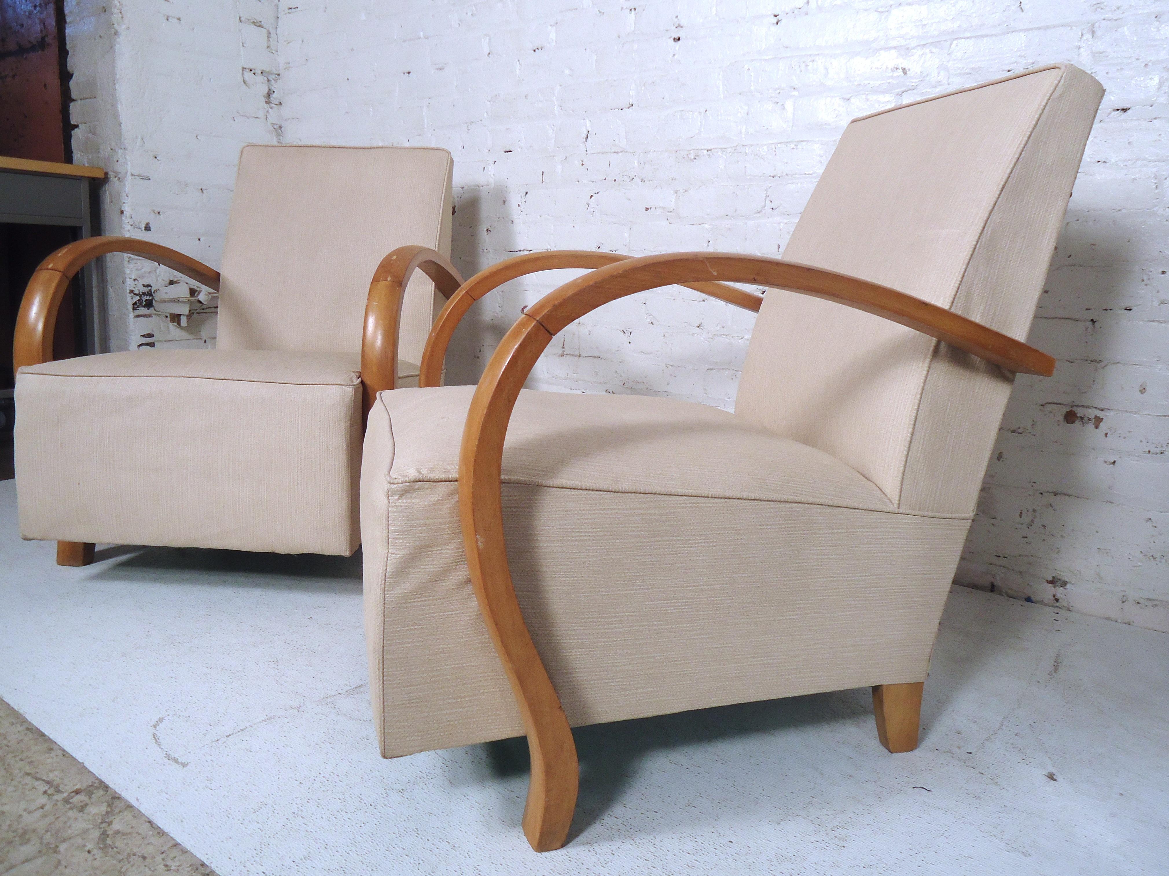 Mid-Century Modern Lounge Chairs 1