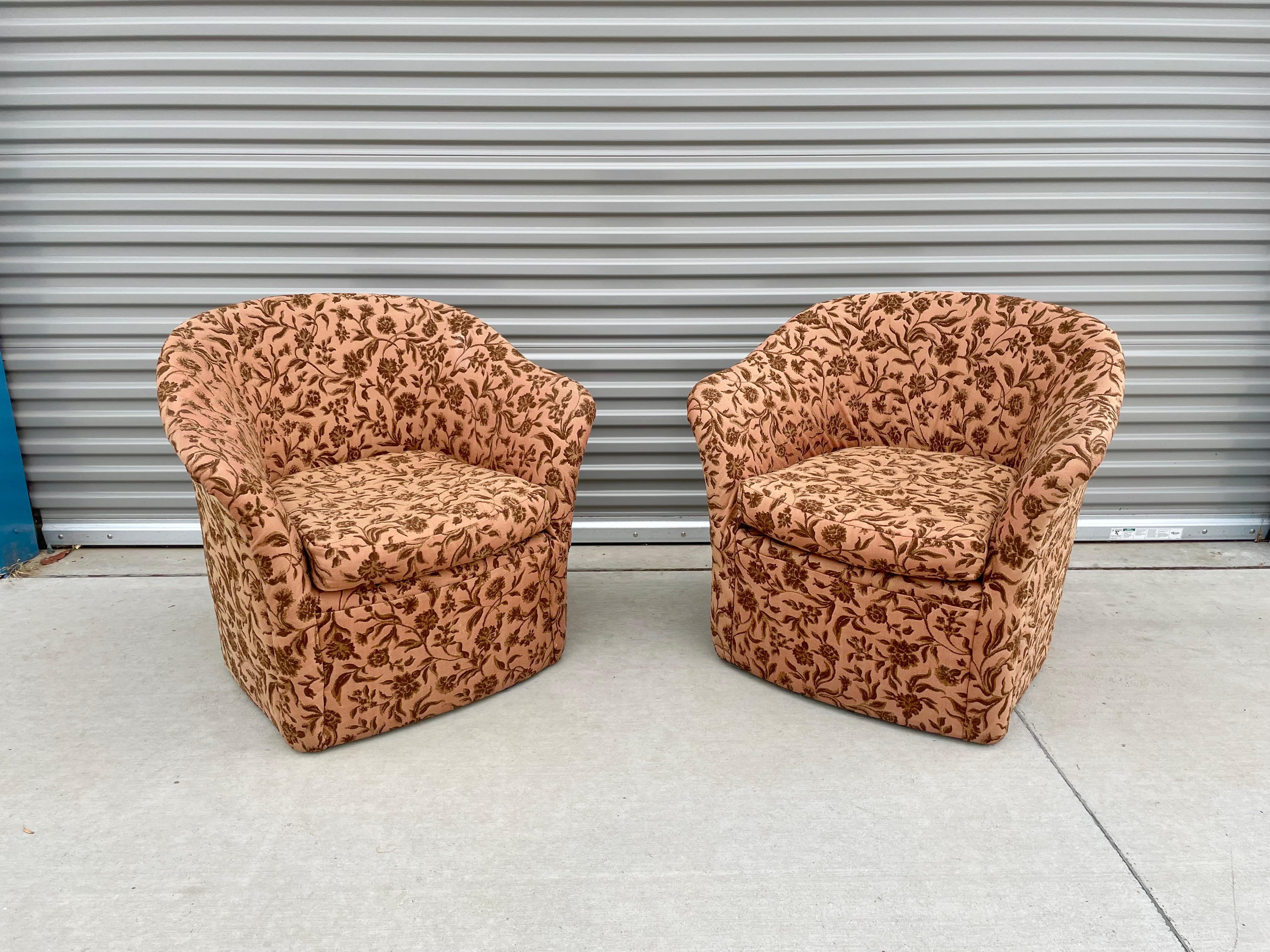 Mid Century Modern Lounge Chairs (Stoff) im Angebot