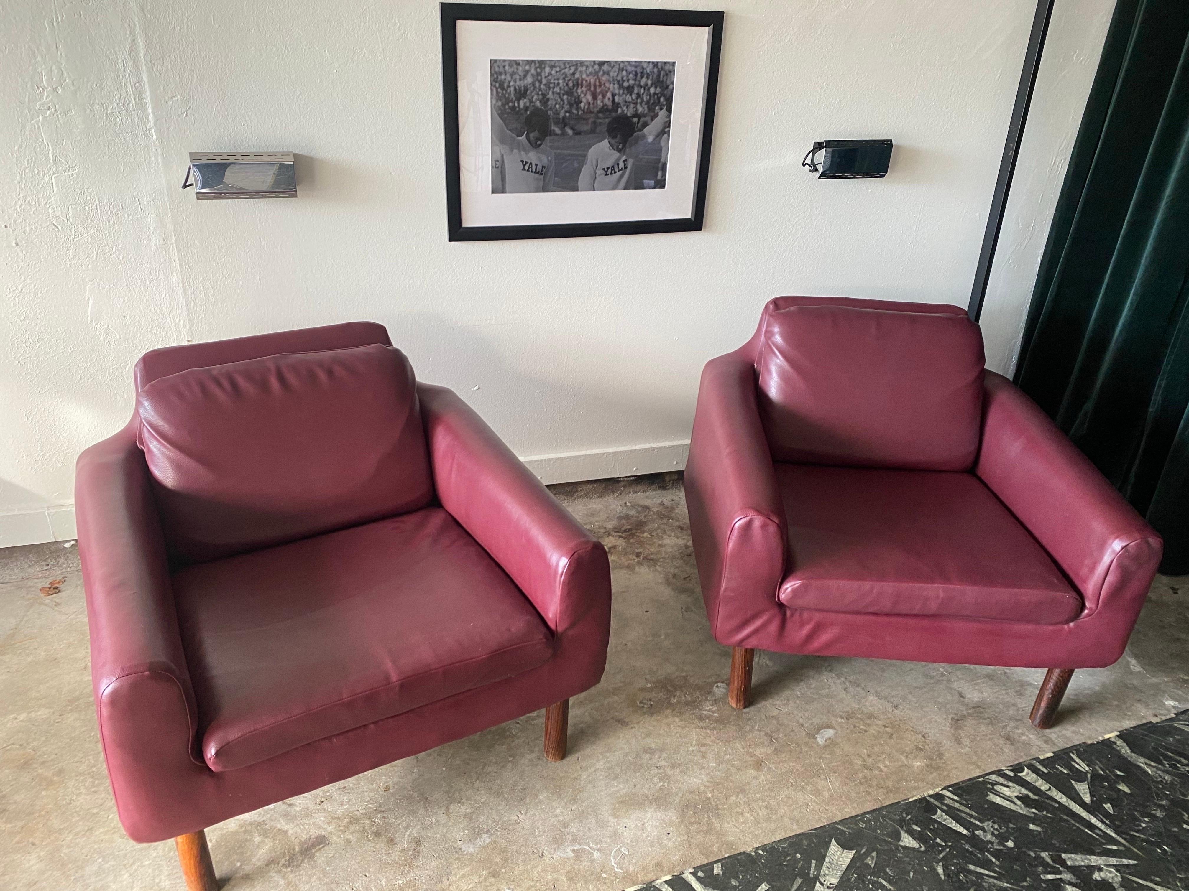 Mid Century Modern Lounge Chairs in a Maroon Leather For Sale 2