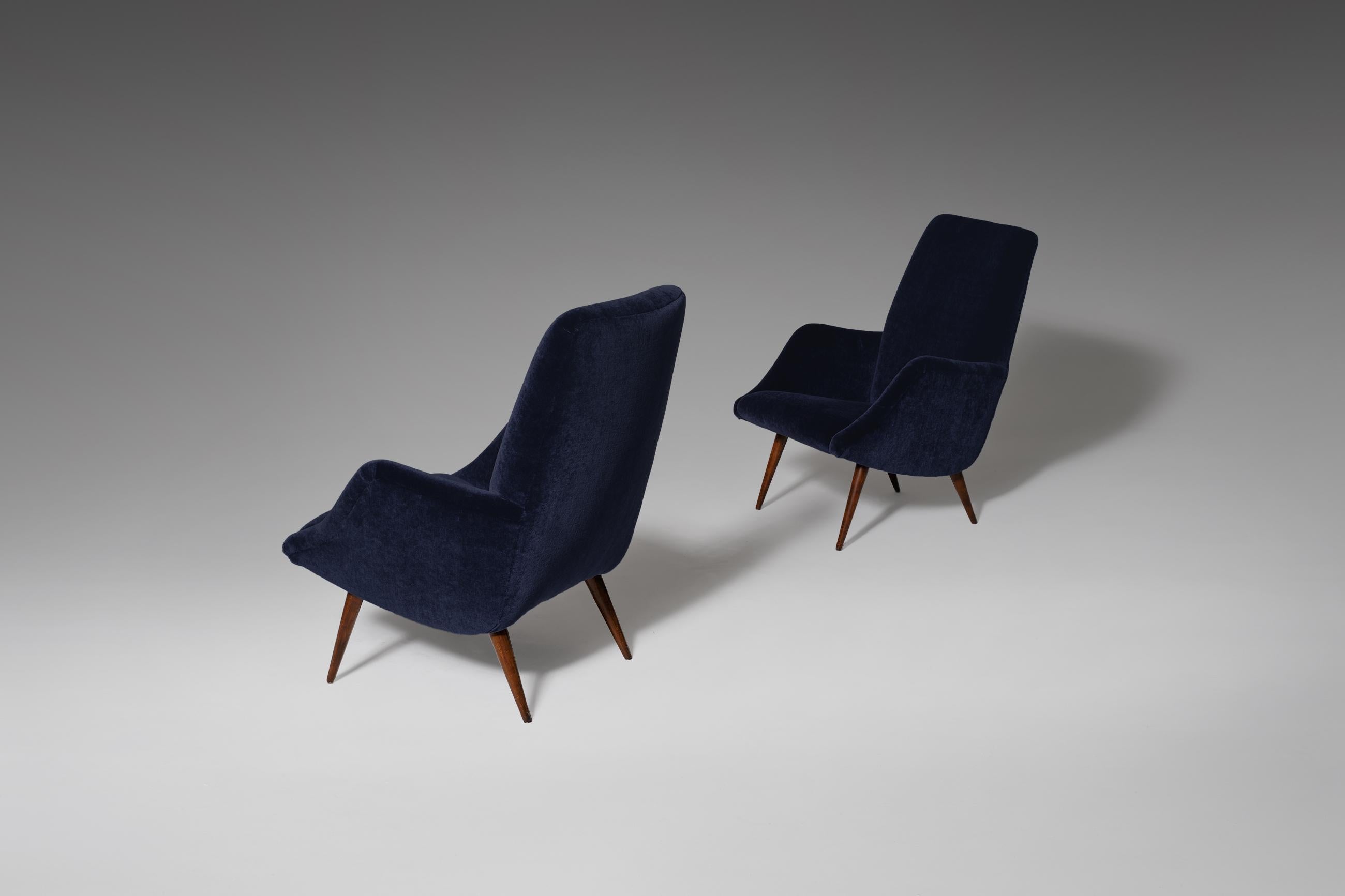 Mid-Century Modern Lounge Chairs in Mohair Velvet by Carlo de Carli for Cassina 2