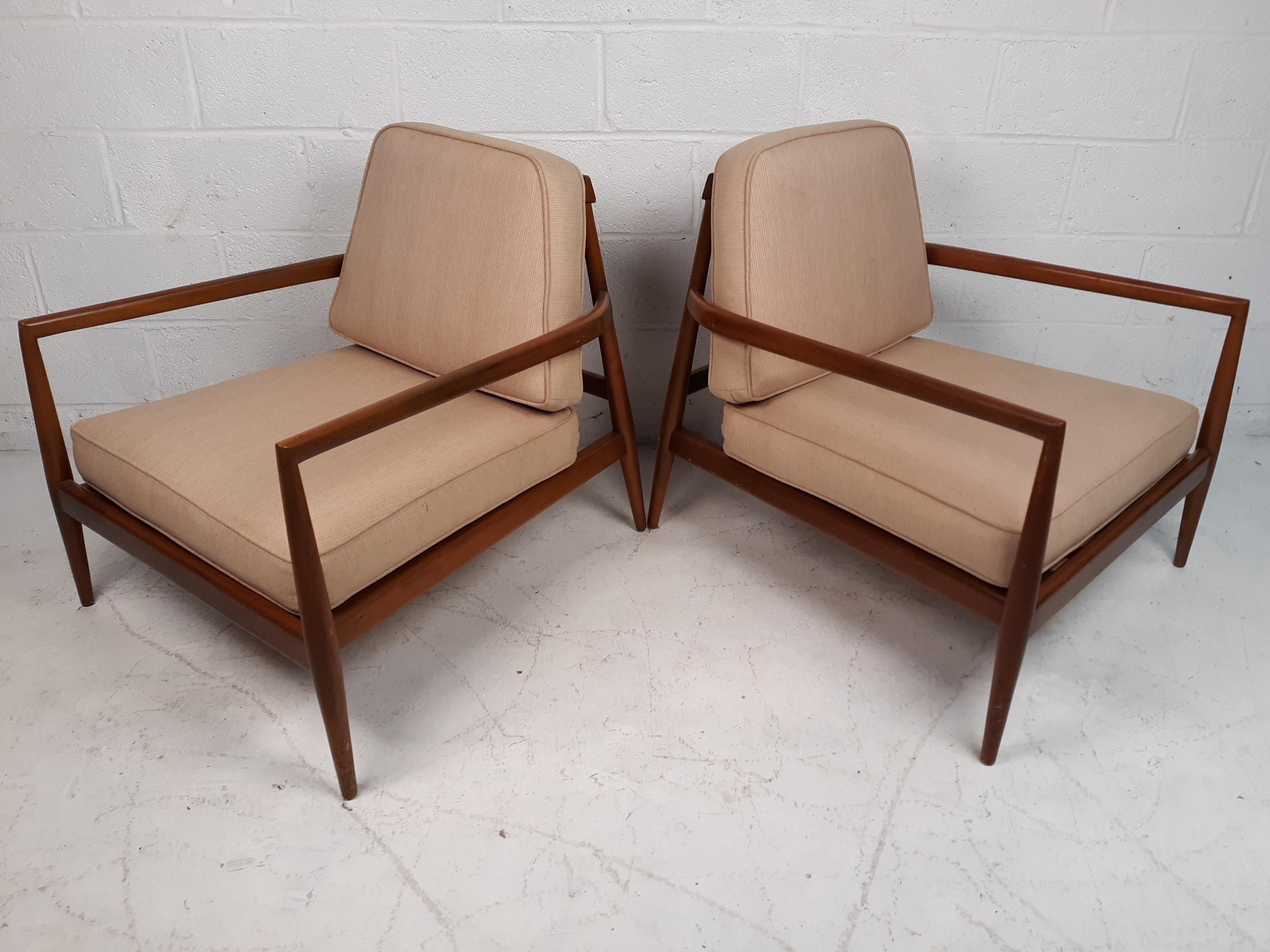 Mid-Century Modern Lounge Chairs in the style of T.H. Robsjohn-Gibbings In Good Condition In Brooklyn, NY