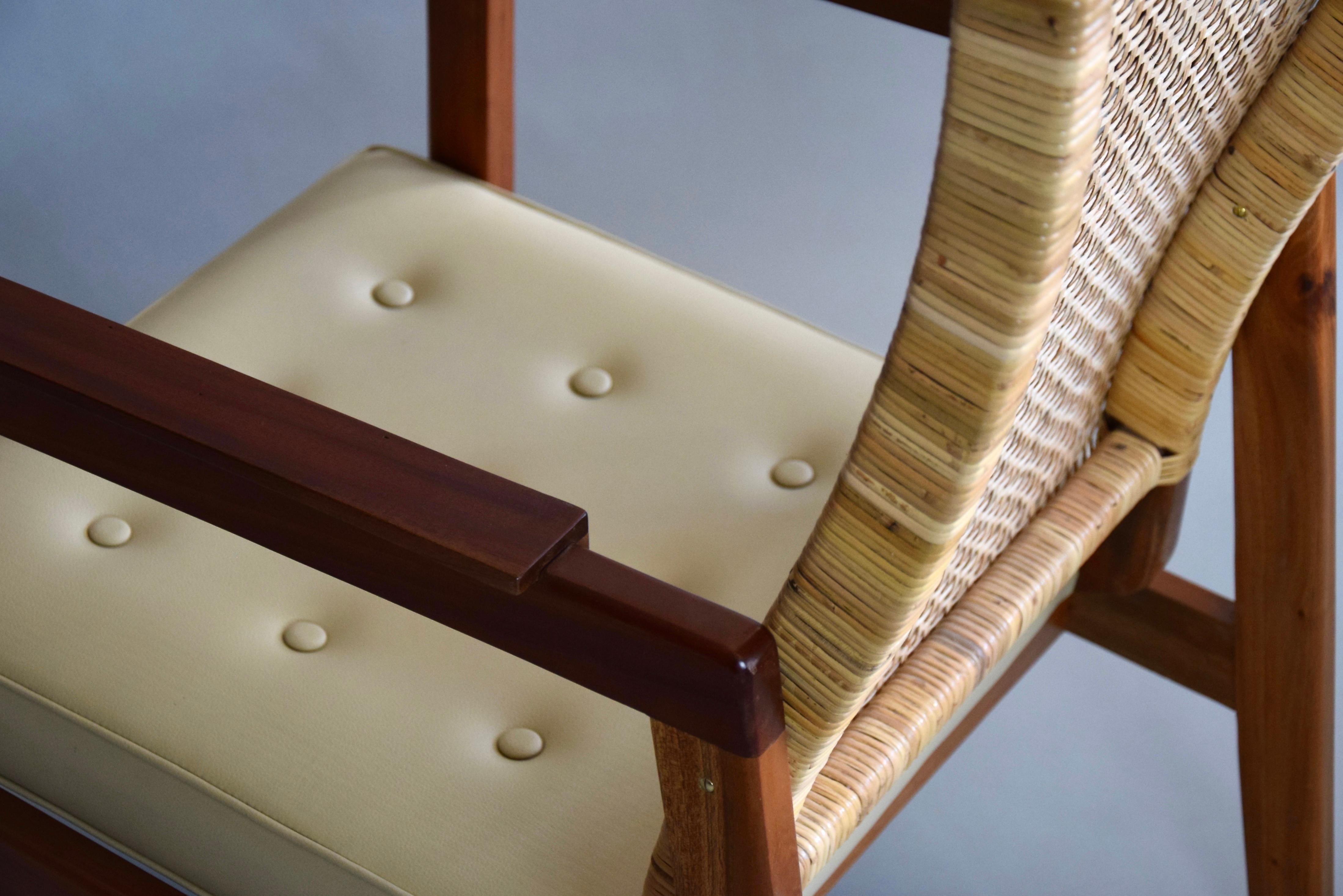 Moderne Loungesessel aus Holz und Schilfrohr aus der Mitte des Jahrhunderts, 2er-Set (Mitte des 20. Jahrhunderts) im Angebot
