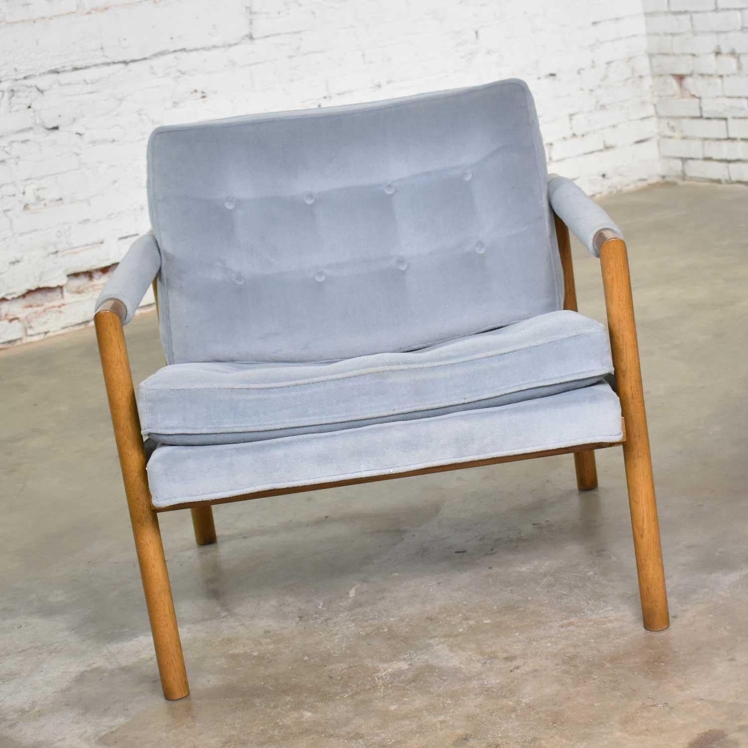 Extraordinary Mid-Century Modern lounge chair or club chair with an angular wood frame and wearing its original ice blue velvet upholstery. It is in fabulous original vintage condition. Please see photos, circa 1950s-1960s.

I believe this to be