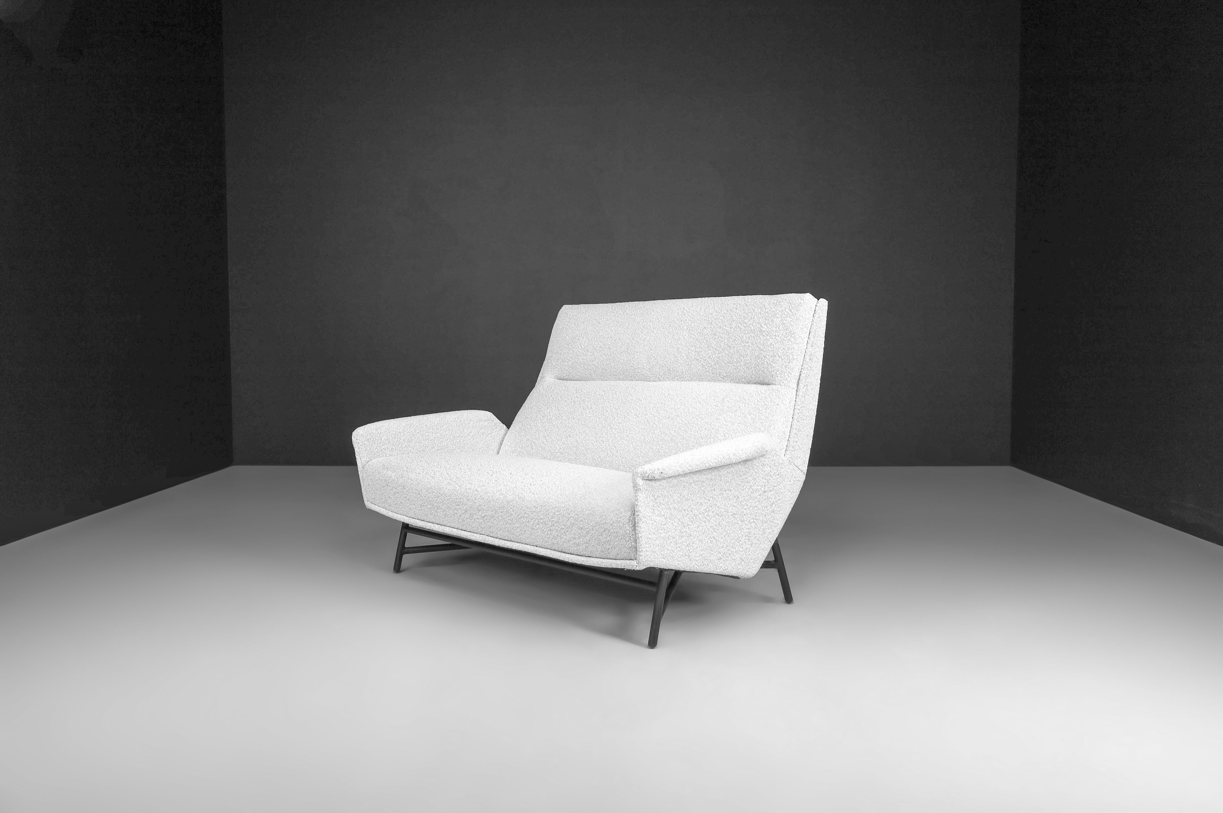 Modernes Lounge-Sofa aus Bouclé, neu gepolstert von Guy Besnard, Frankreich 1959

Modernes Loungesofa aus der Jahrhundertmitte, entworfen und bearbeitet von Guy Besnard, mit neu gepolstertem Bouclé-Stoff, Frankreich, 1959. Dieses Sofa ist ein