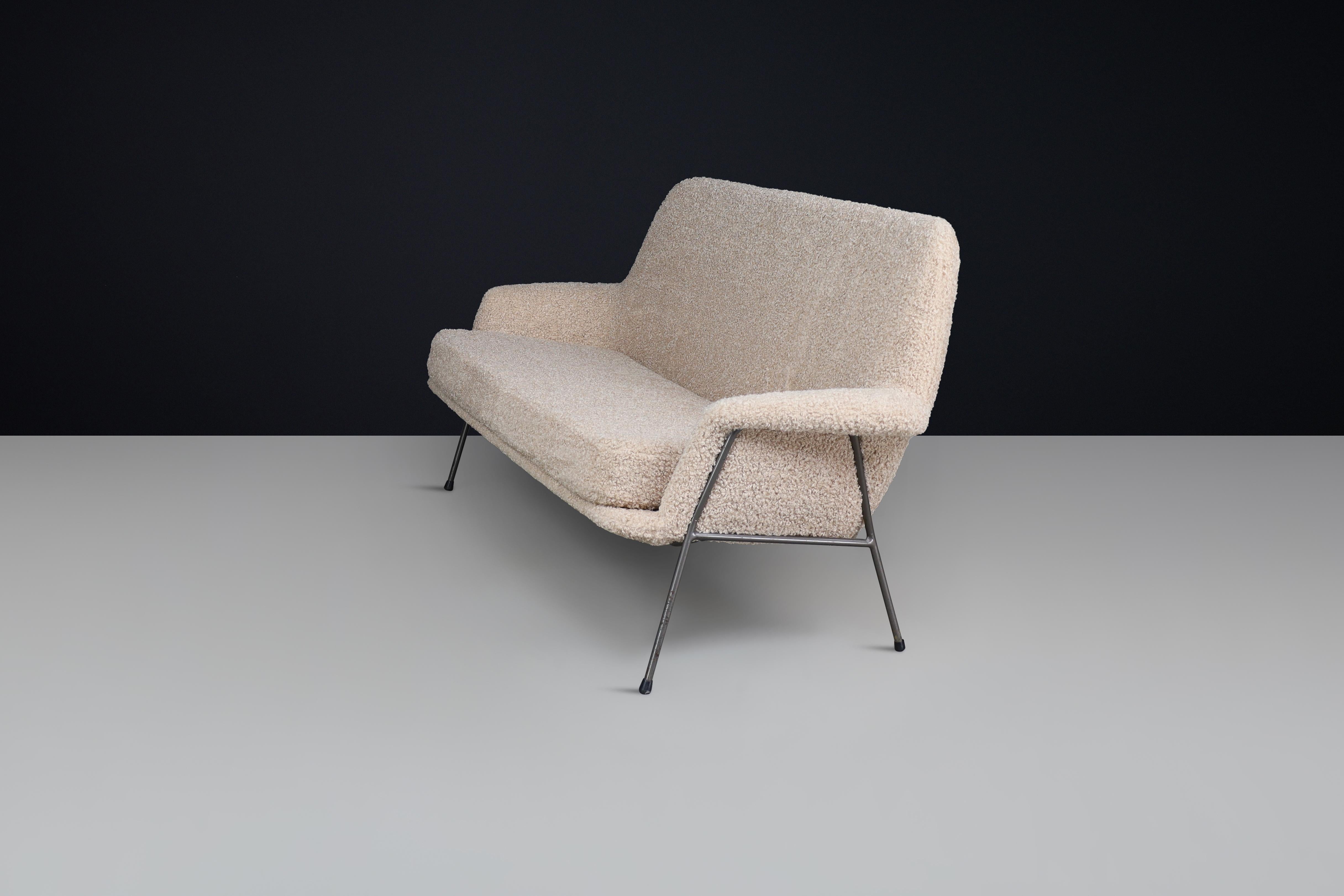 Mid-Century Modern Lounge Sofa in Teddy Fabric, The Netherlands, 1960s For Sale 2