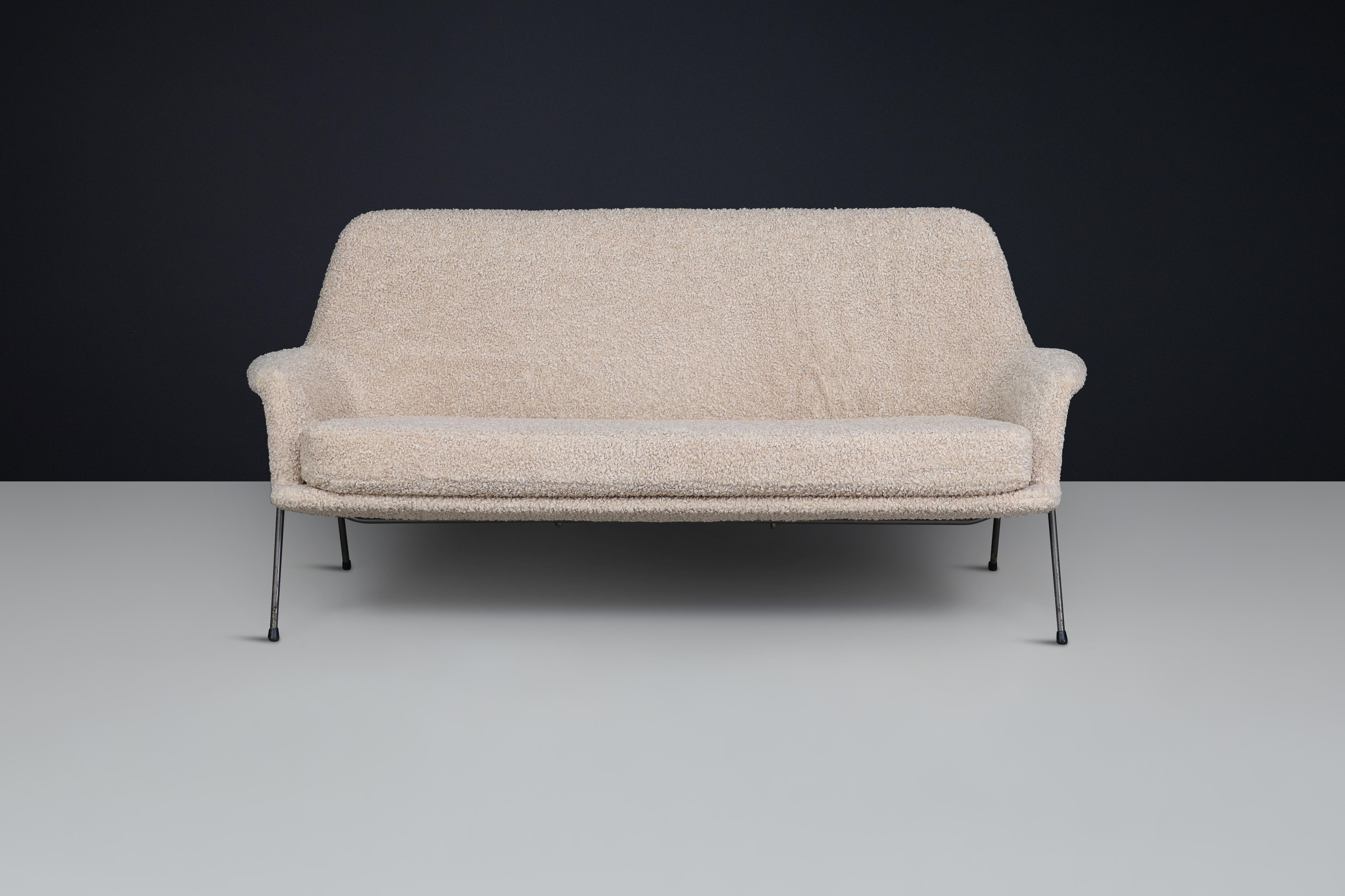 Mid-Century Modern Lounge Sofa in Teddy Fabric, The Netherlands, 1960s For Sale 3