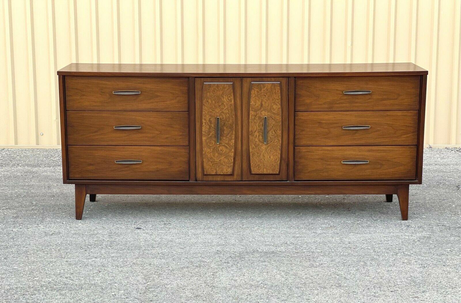 North American Mid-Century Modern Lovely Rich Credenza Dresser Burl Wood Accents