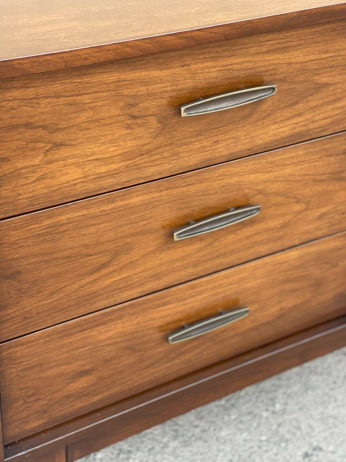 Mid-20th Century Mid-Century Modern Lovely Rich Credenza Dresser Burl Wood Accents