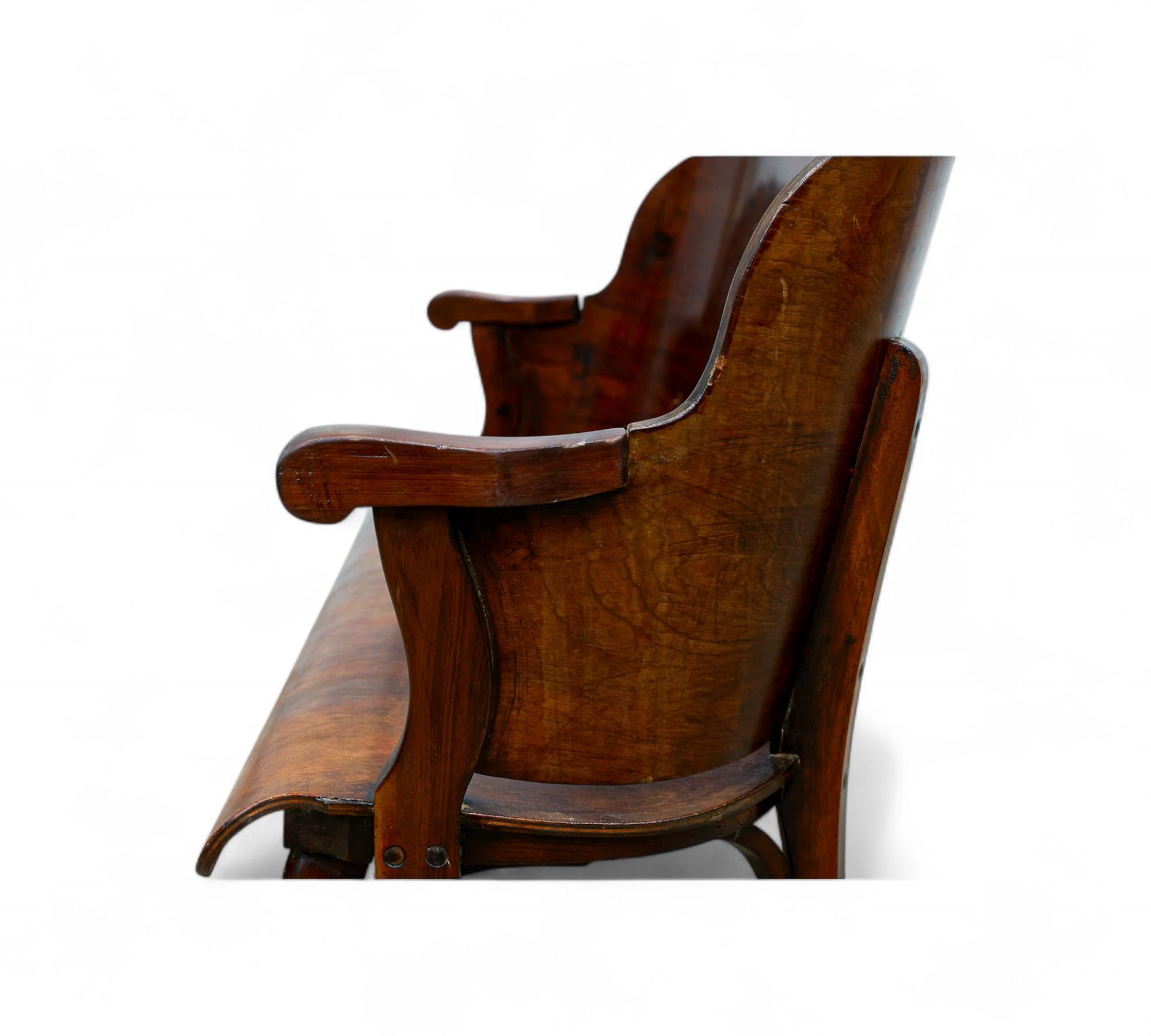 20ième siècle Causeuse en bois courbé The Moderns par Cimo, c. 1950s en vente