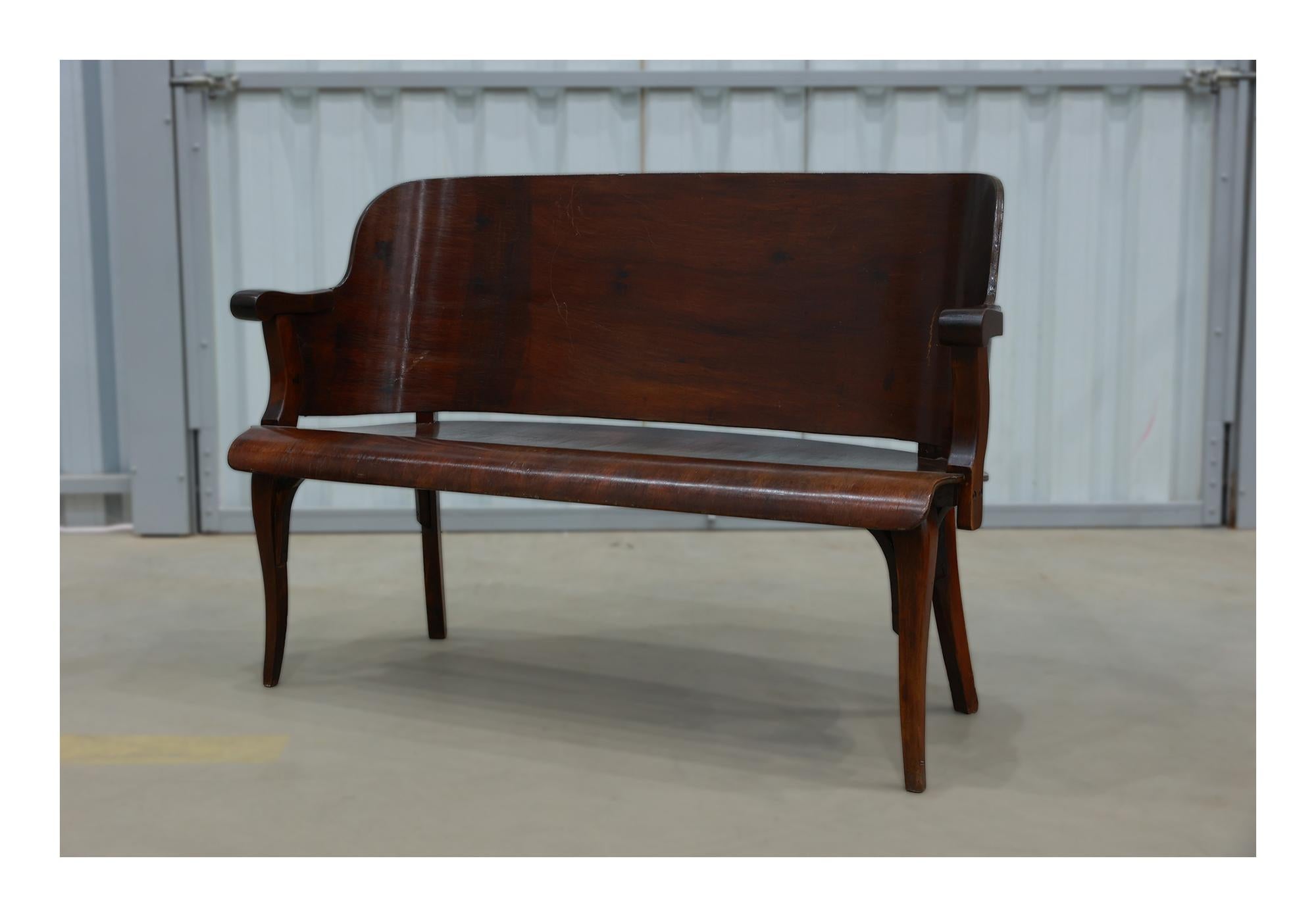Bois de feuillus Causeuse en bois courbé The Moderns par Cimo, c. 1950s en vente