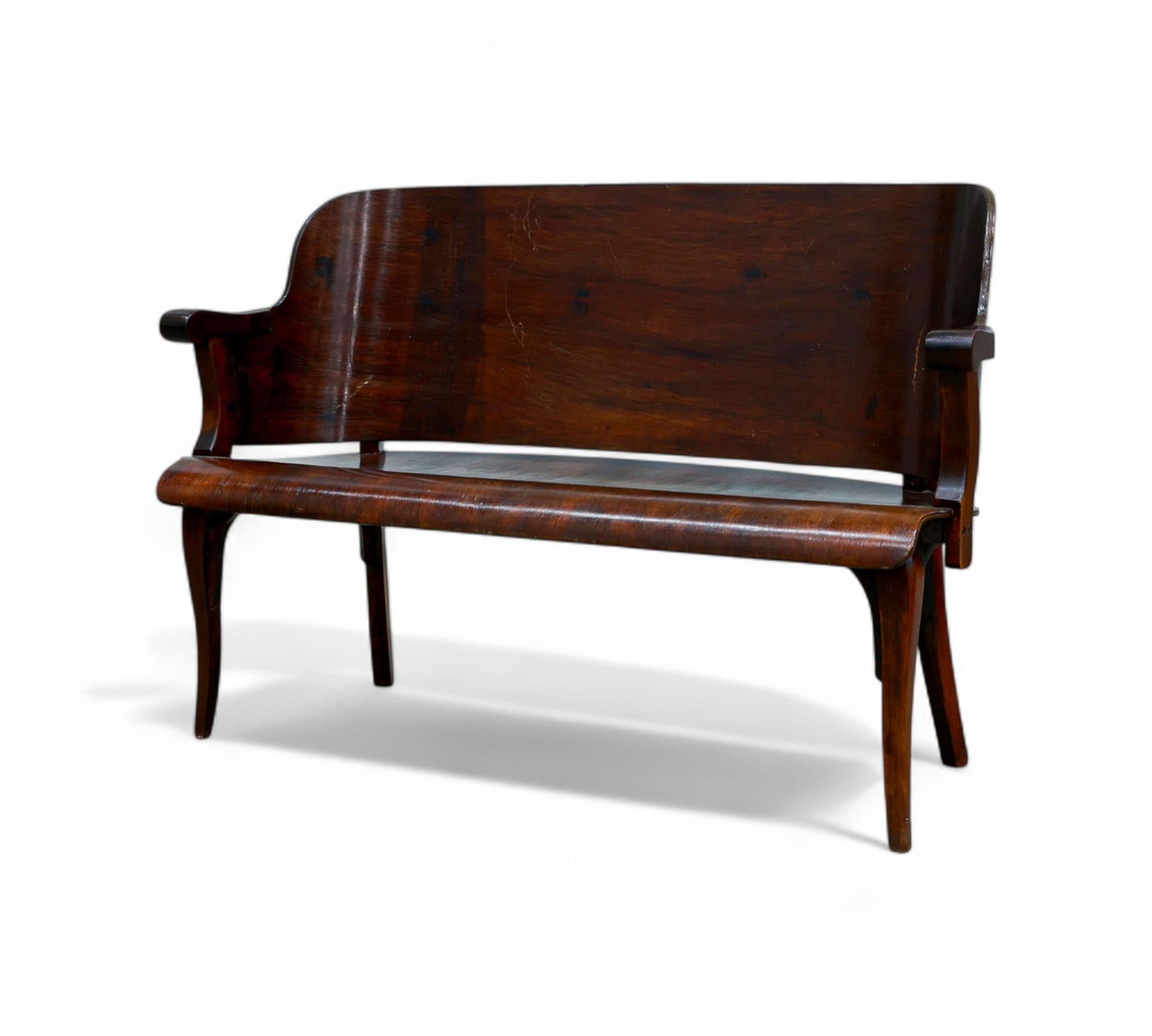 Bois de feuillus Causeuse en bois courbé The Moderns par Cimo, c. 1950s en vente