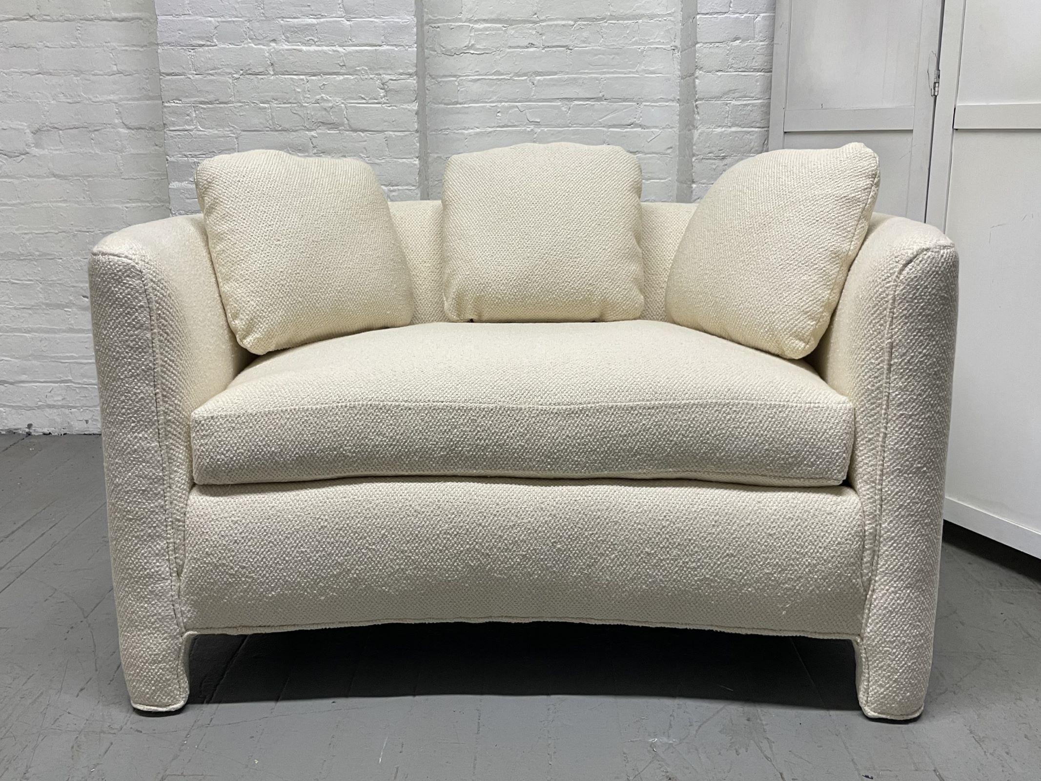Mid-Century Modern Loveseat in Bouclé In Good Condition For Sale In New York, NY