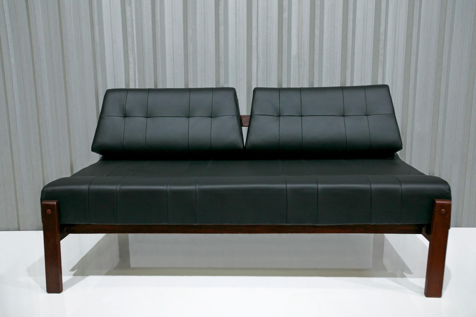 Mid-Century Modern Mid Century Modern Loveseat in Hardwood and Leather by Gelli, Brazil, 1960s For Sale