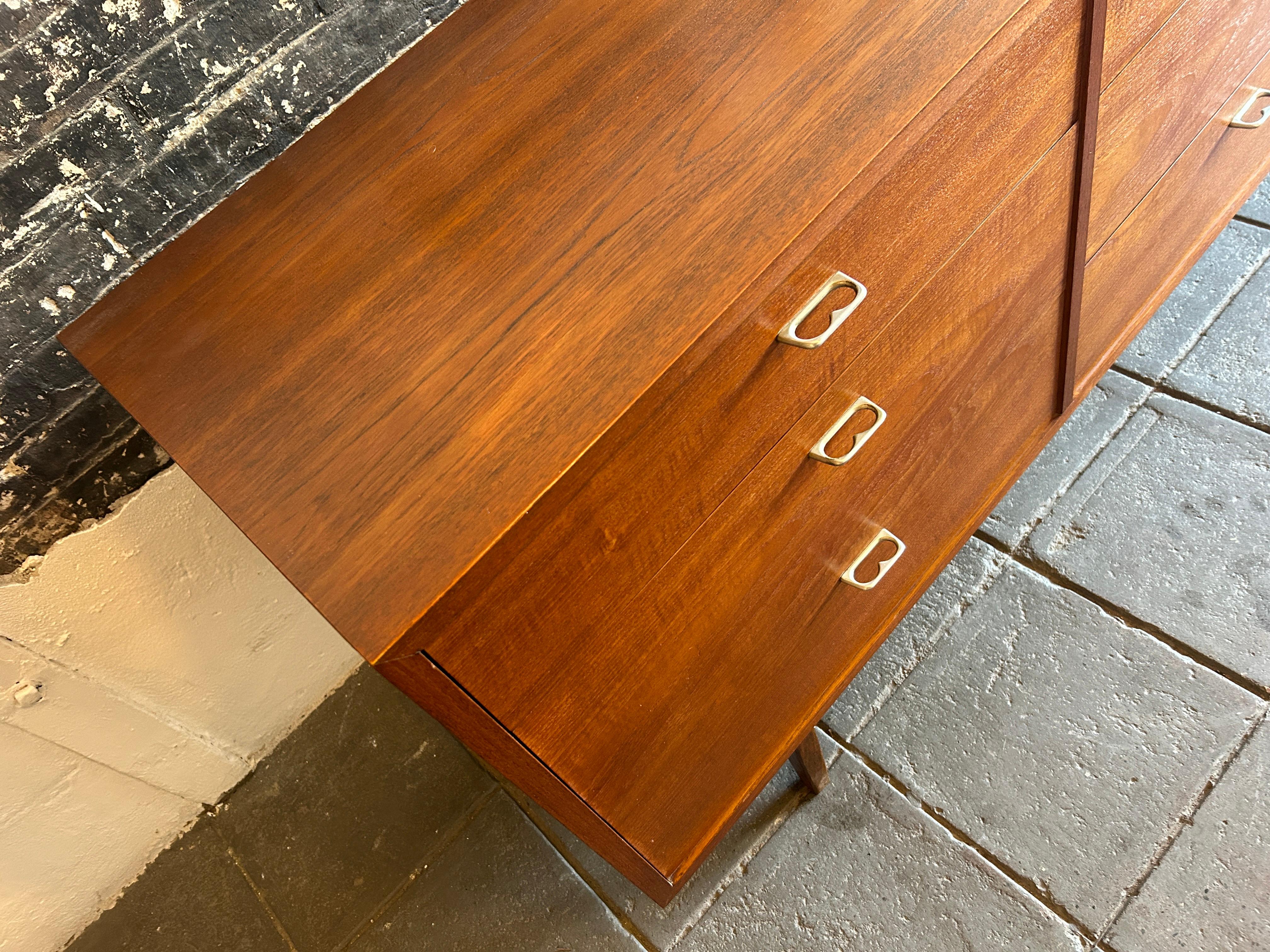 Mid-Century Modern Low 9 Drawer Walnut Dresser with Aluminum Finger Pulls  For Sale 2