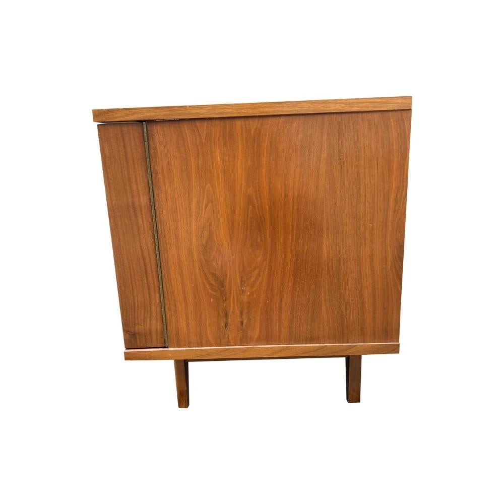 Mid Century Modern Low Concave Compact Credenza Cabinet by Young and Company In Good Condition For Sale In Saddle River, NJ