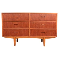 Moderne niedrige dänische Kommode aus Teakholz, 1960er Jahre