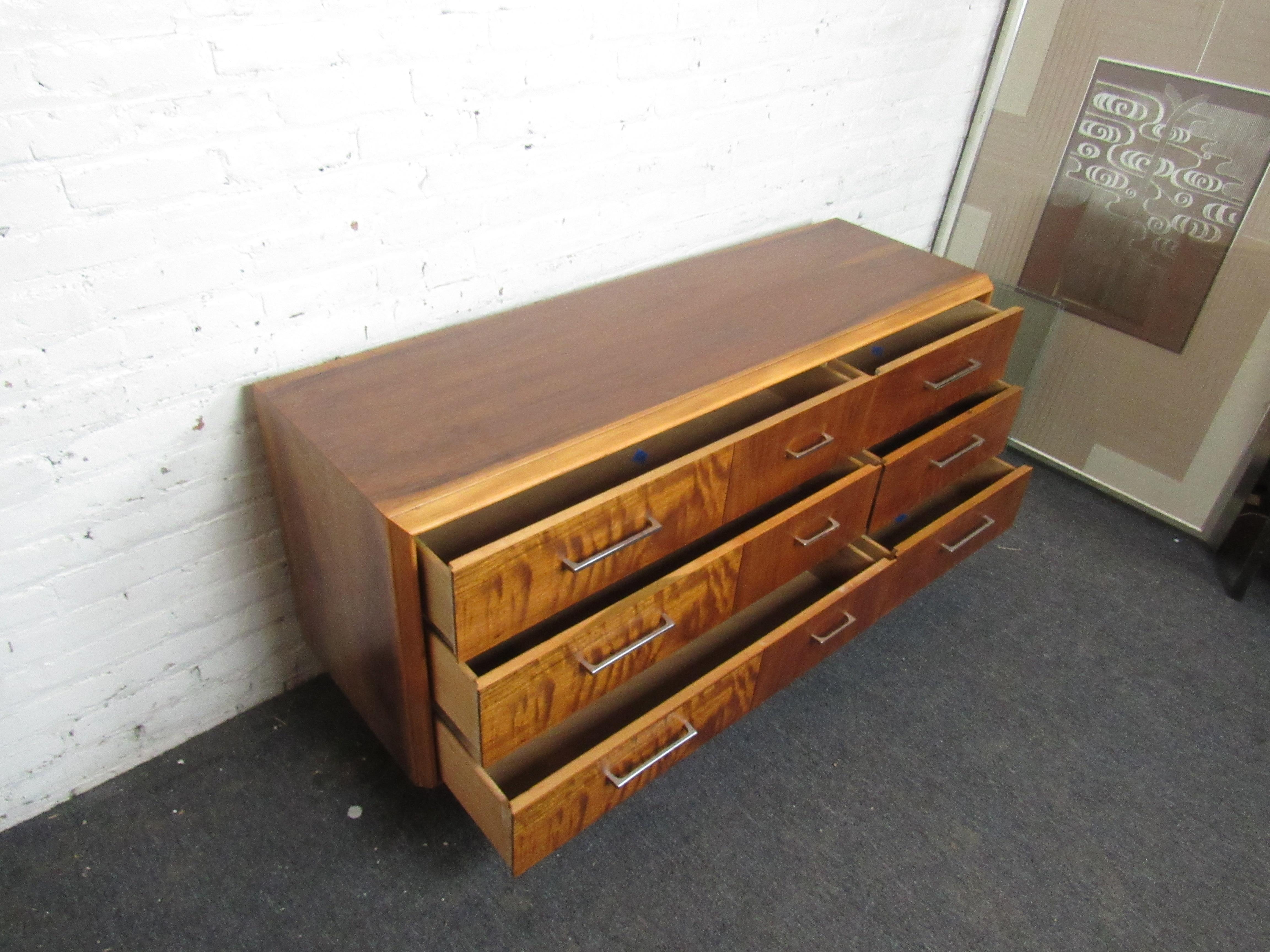 Mid-Century Modern Low Dresser by Lane In Good Condition In Brooklyn, NY