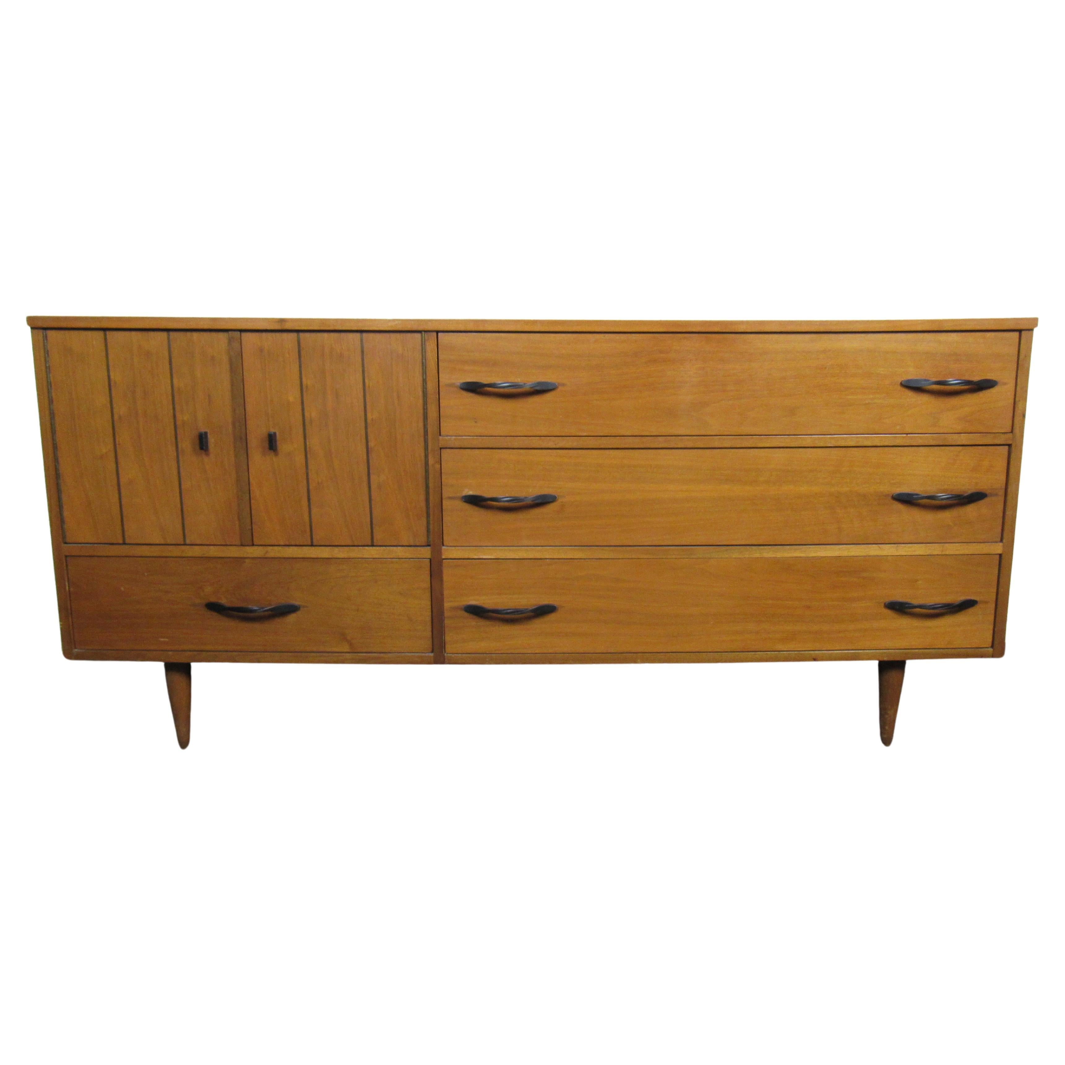 Commode basse moderne du milieu du siècle dernier en vente